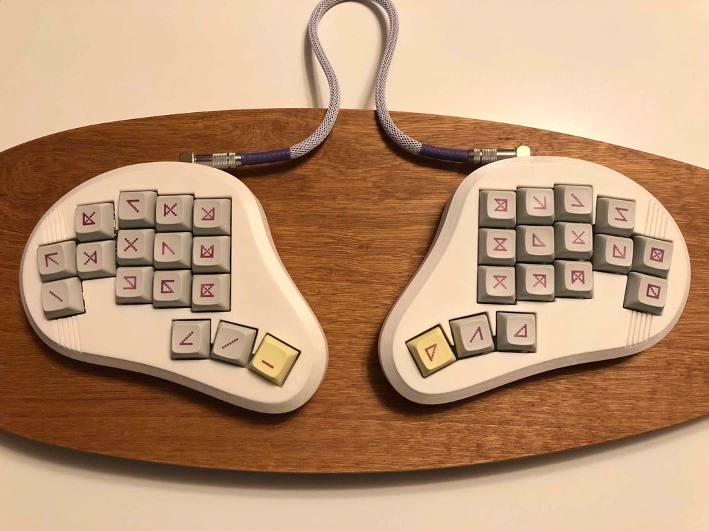 akufu32 aka  “Shinnosuke”: Original Mechanical Keyboard Case & Plate