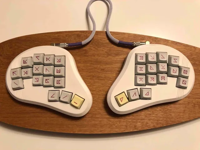 akufu32 aka “Shinnosuke”: Original Mechanical Keyboard Case & Plate