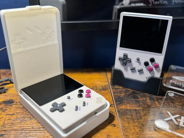 RG35XX Plus Case/Display Stand Combo