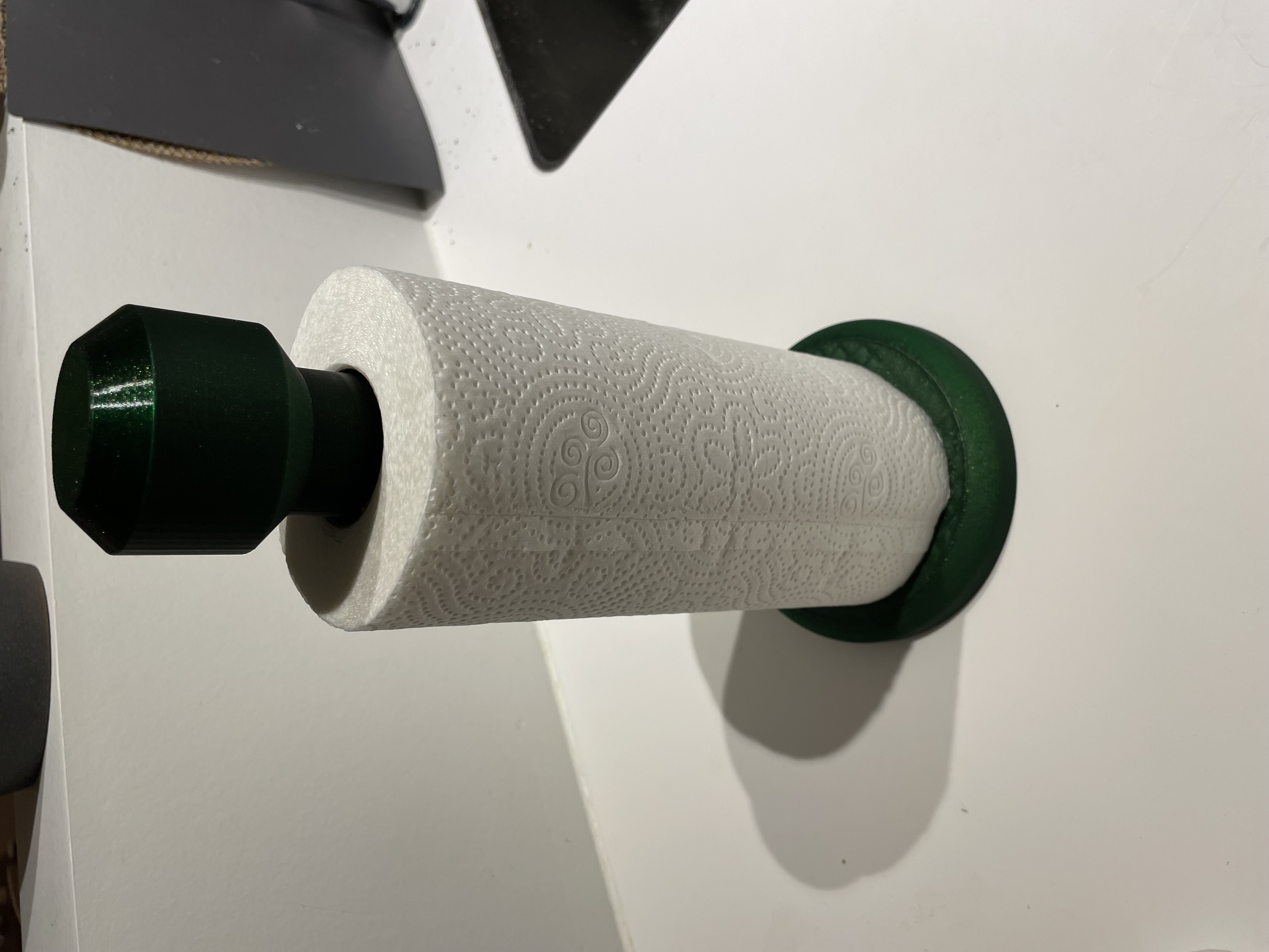 Bayonet mount kitchen roll holder for countertop
