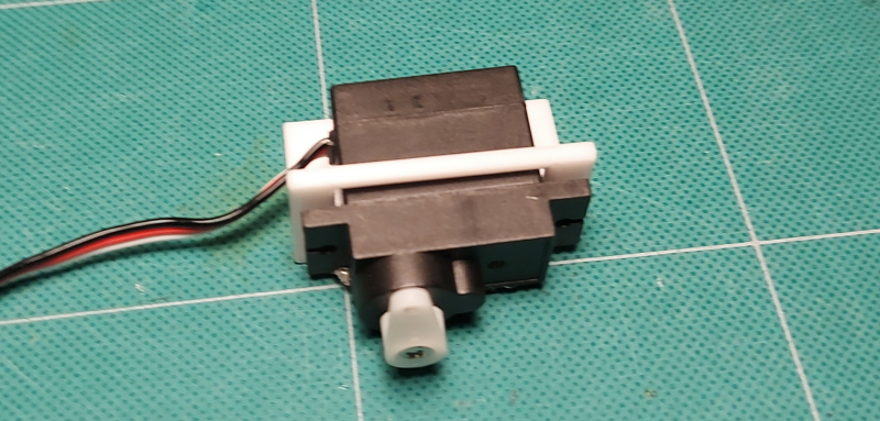 Side mounted servo mount and plate