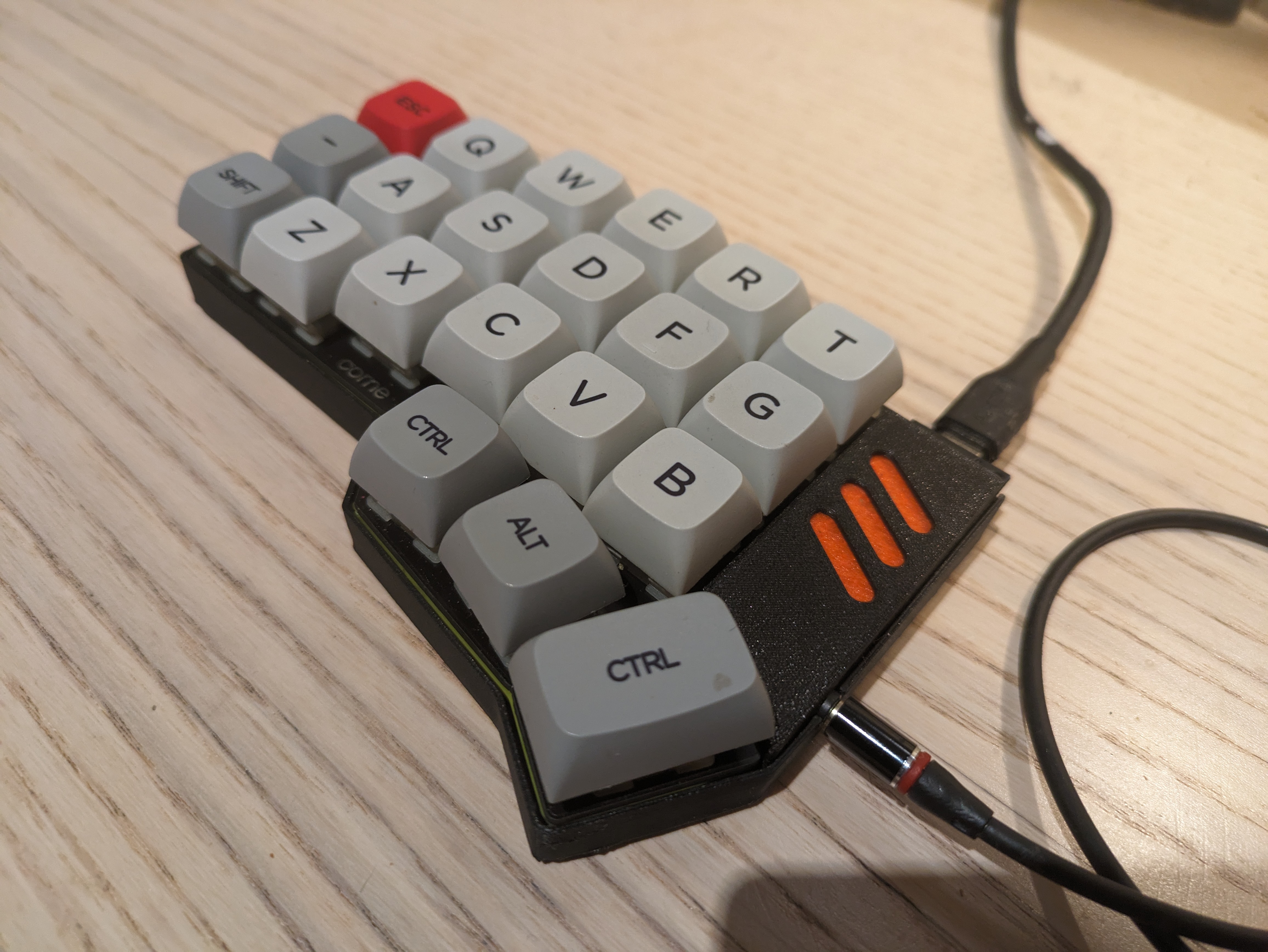 Corne Classic Mechanical Split Keyboard Slim Case + Extras