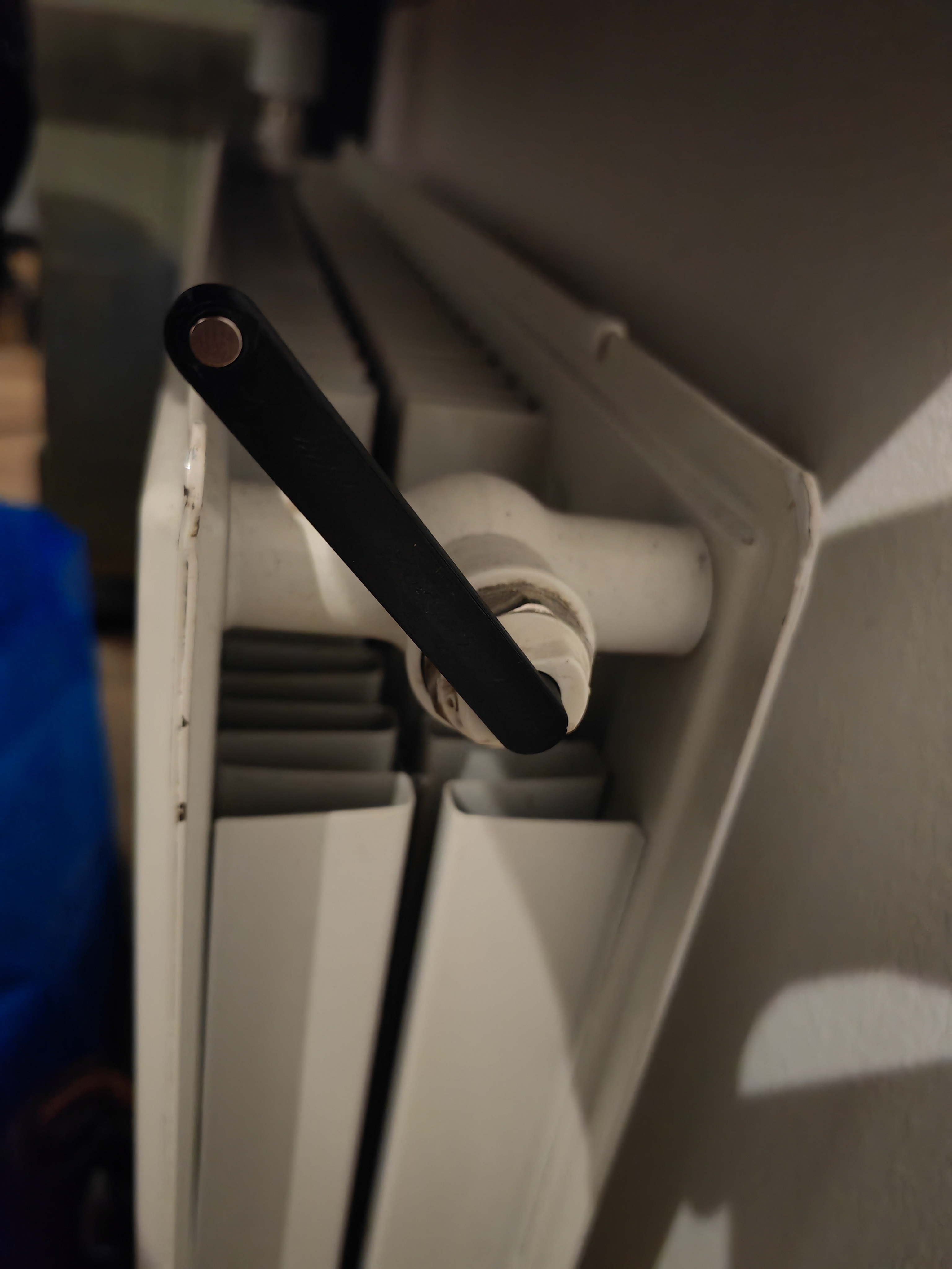 Thin 5mm radiator bleed key with magnet by alphen87 | Download free STL ...