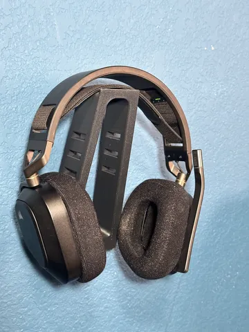 Wall-Mounted Headphone Stand