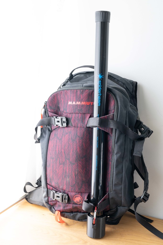 Spiderbeam mast holder for backpacks