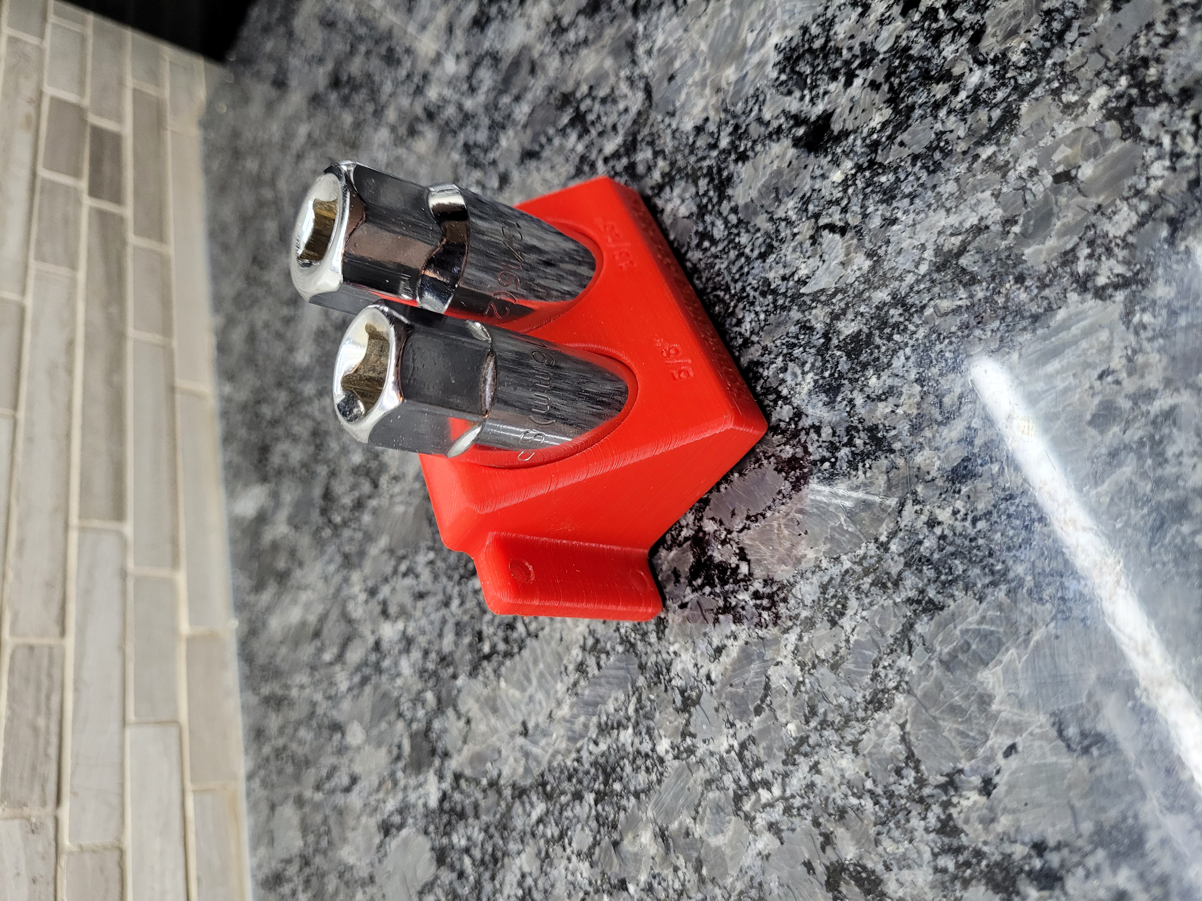Miniatura 4 do modelo 3D Pegboard Spark Plug Socket Holder
