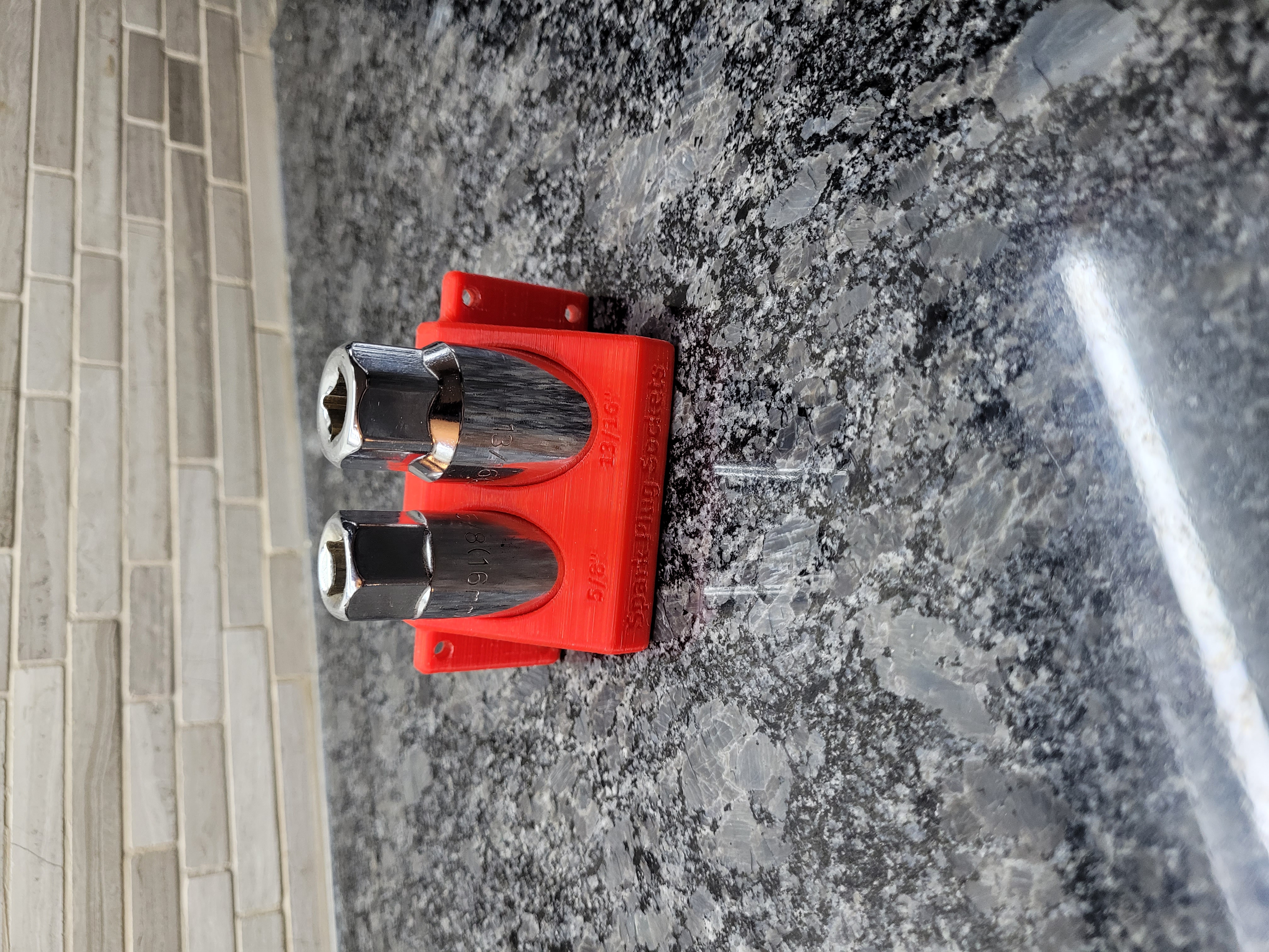 Miniatura 2 do modelo 3D Pegboard Spark Plug Socket Holder