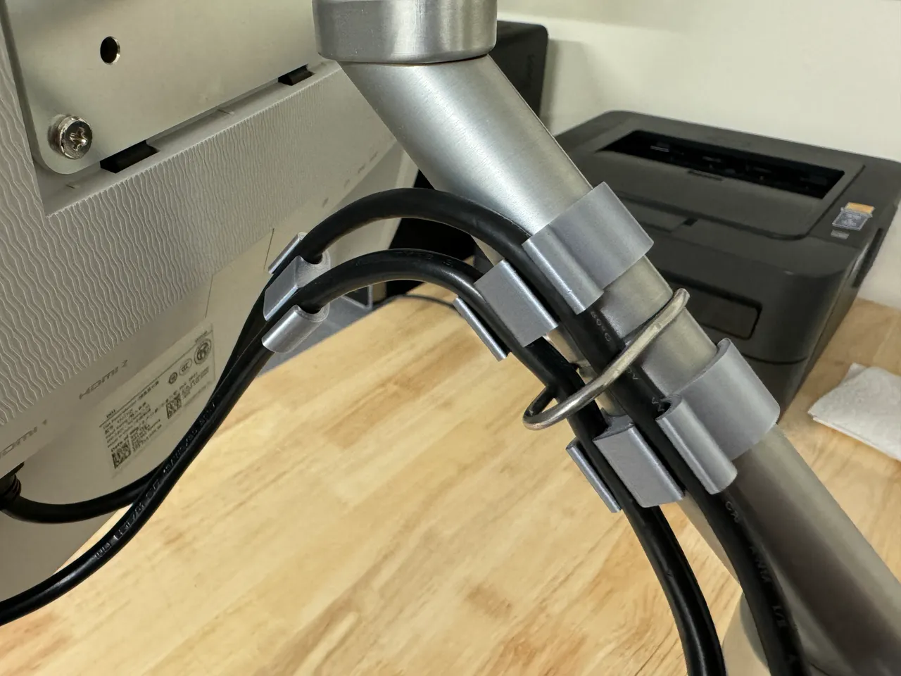 Mantis 20 Monitor arm wire clips by ToolsToMars | Download free STL ...
