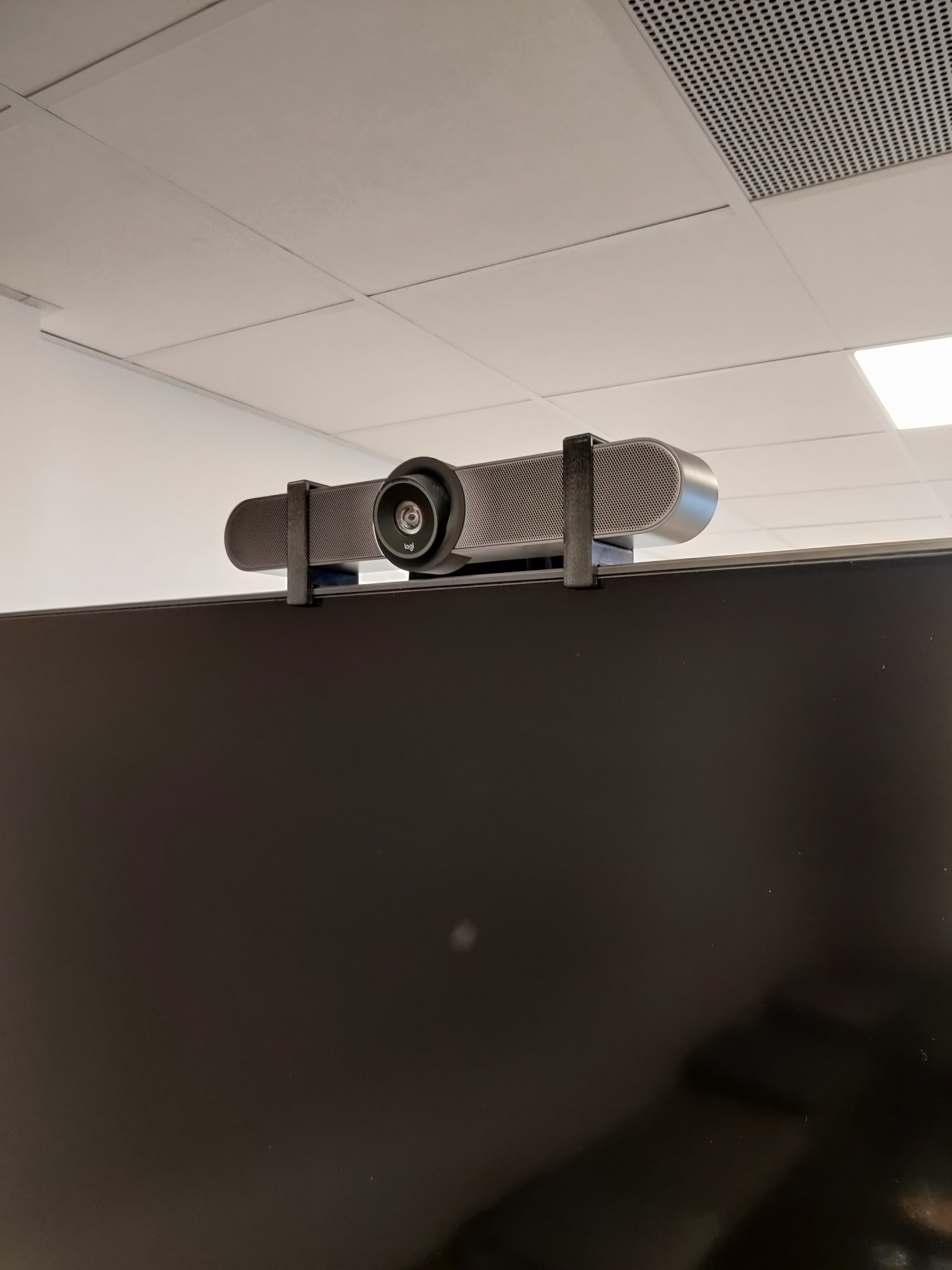 Logitech Meetup holder