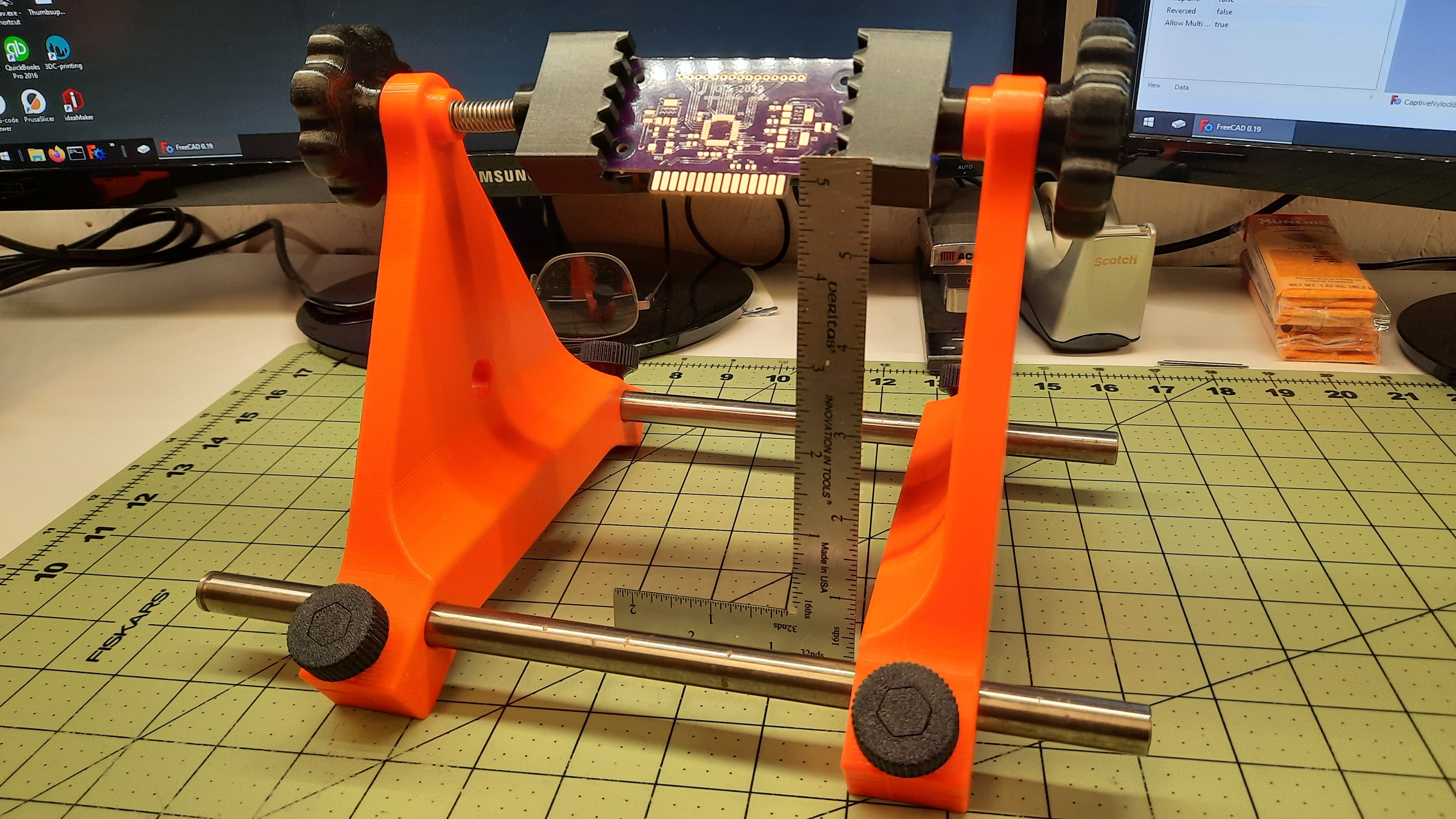 Miniatura 3 do modelo 3D PCB Holder - Multi-Part Project