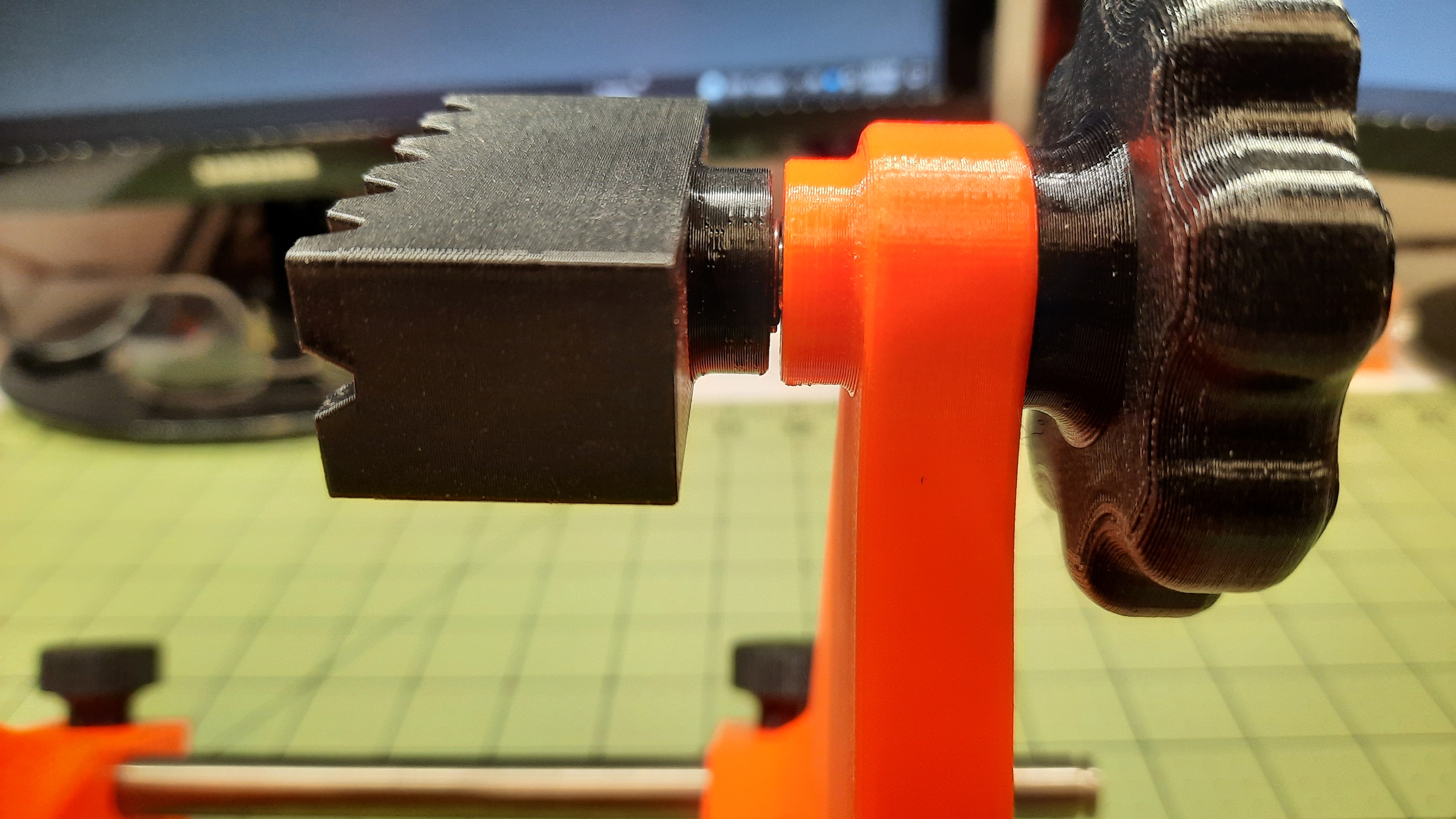 Miniatura 5 do modelo 3D PCB Holder - Multi-Part Project