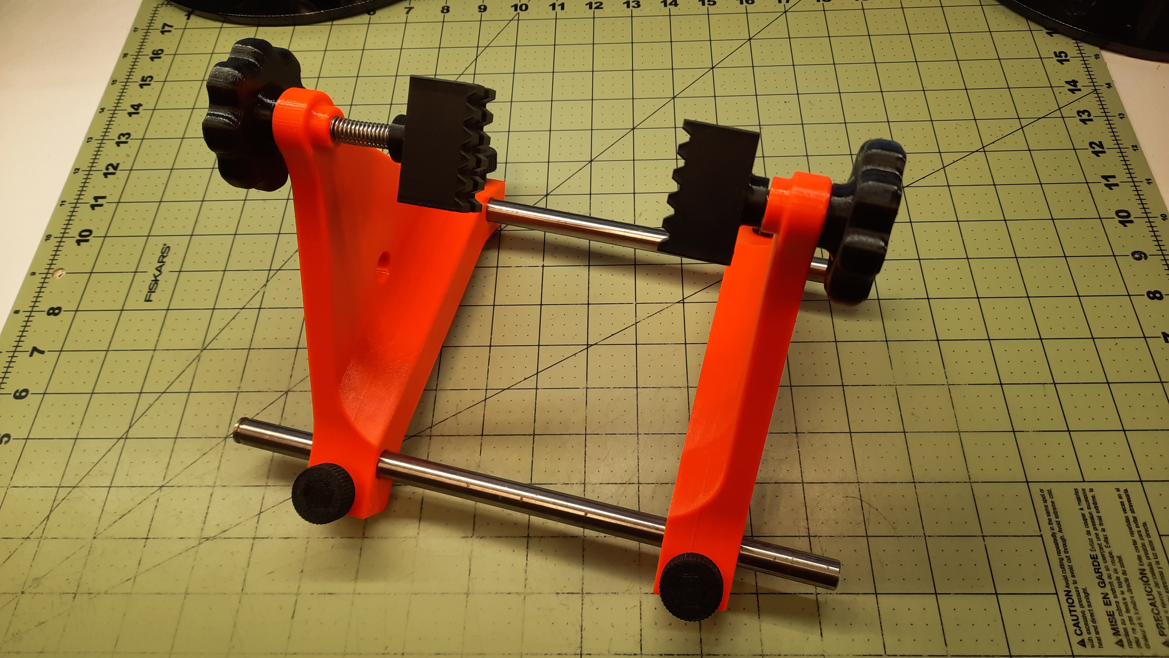 Miniatura 4 do modelo 3D PCB Holder - Multi-Part Project