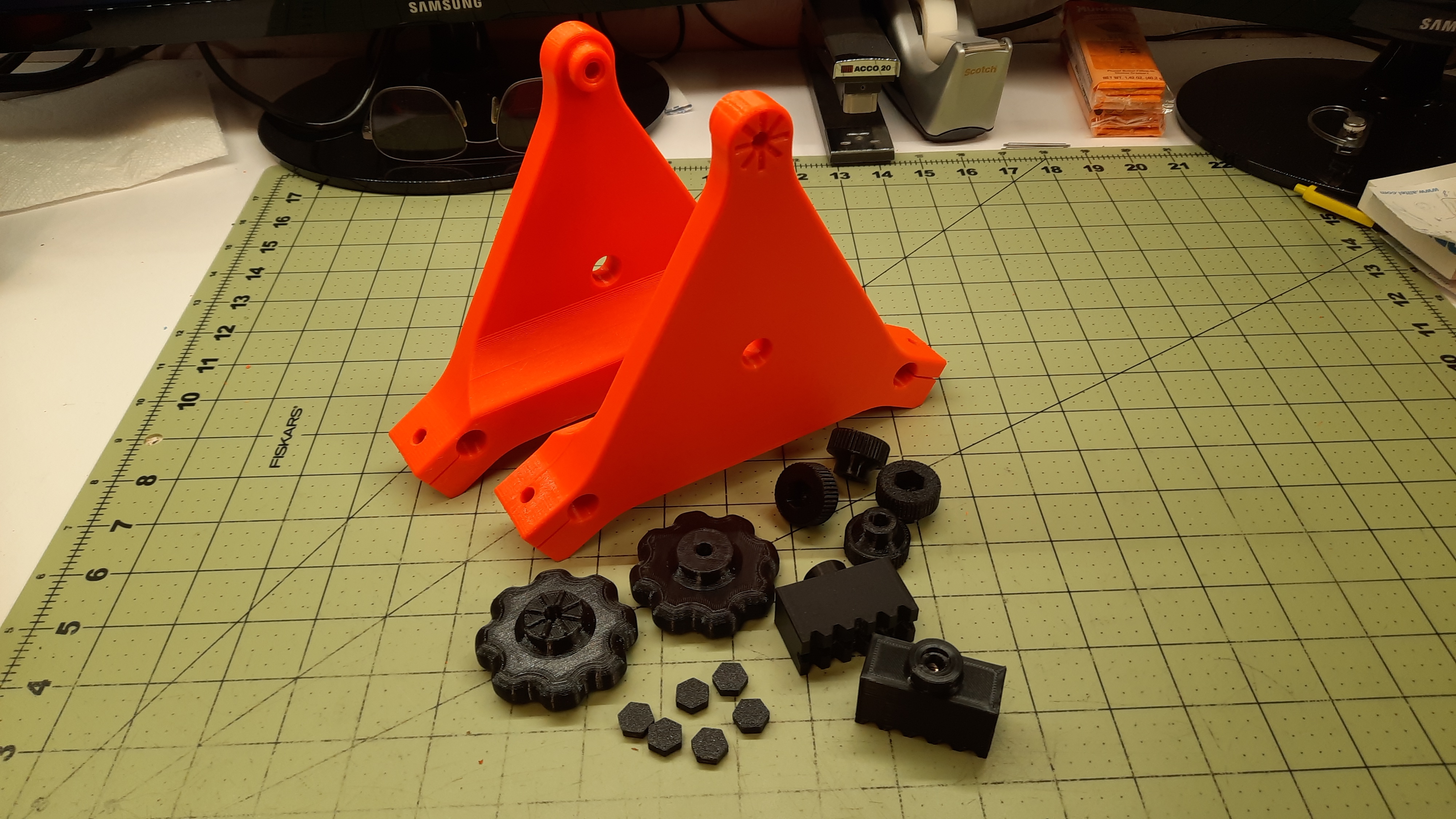 Miniatura 2 do modelo 3D PCB Holder - Multi-Part Project