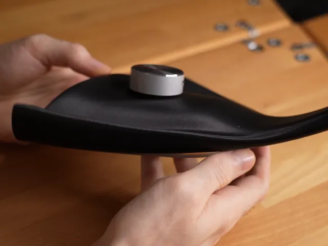 headphone holder with loudness knob