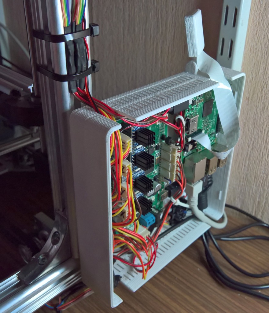 Common Housing for Velleman K8200/3Drag Controller and Raspberry Pi with Camera