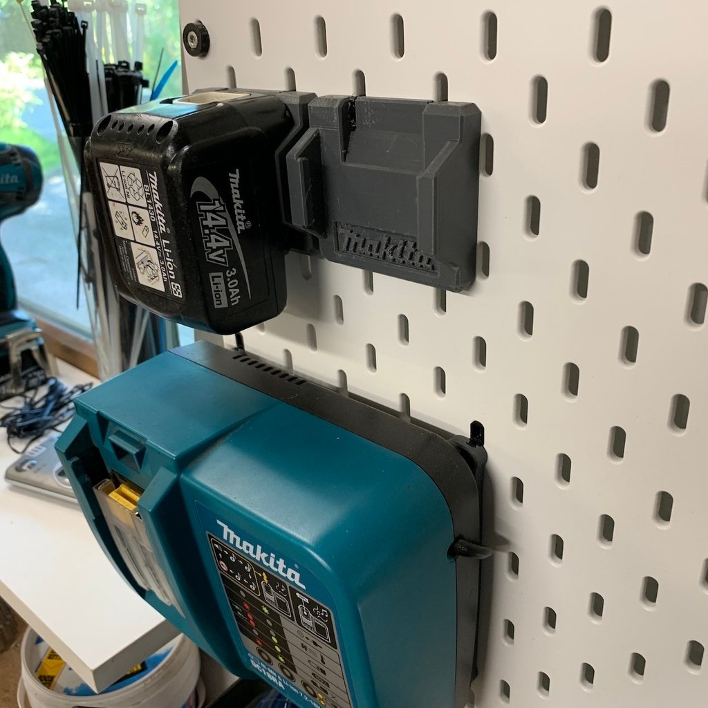 SKADIS MAKITA CHARGER AND BATTERY HOLDER