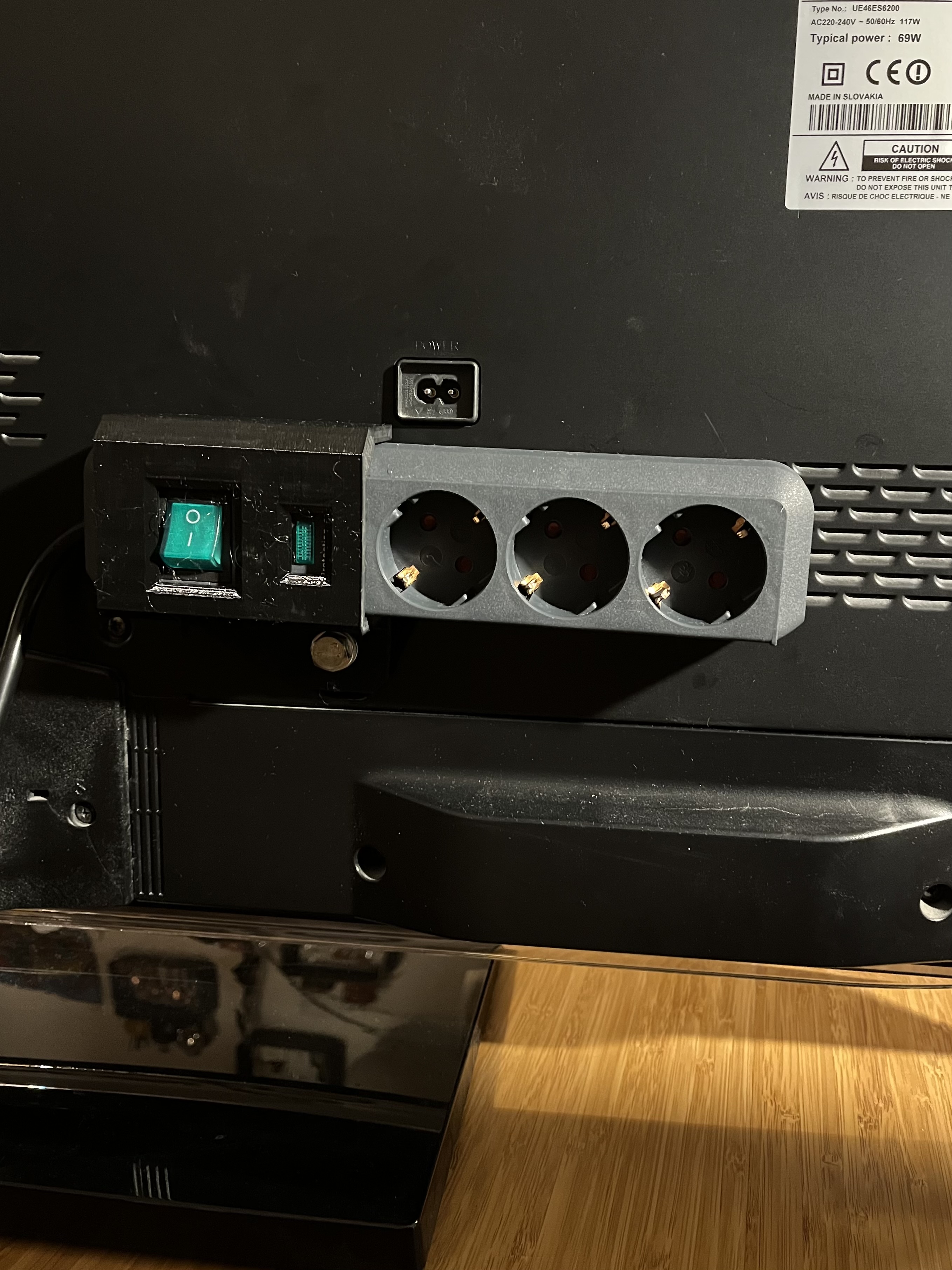 VESA Power Strip Mount for Samsung TV / Samsung-TV-Halterung  für Brennenstuhl Steckdosenleiste
