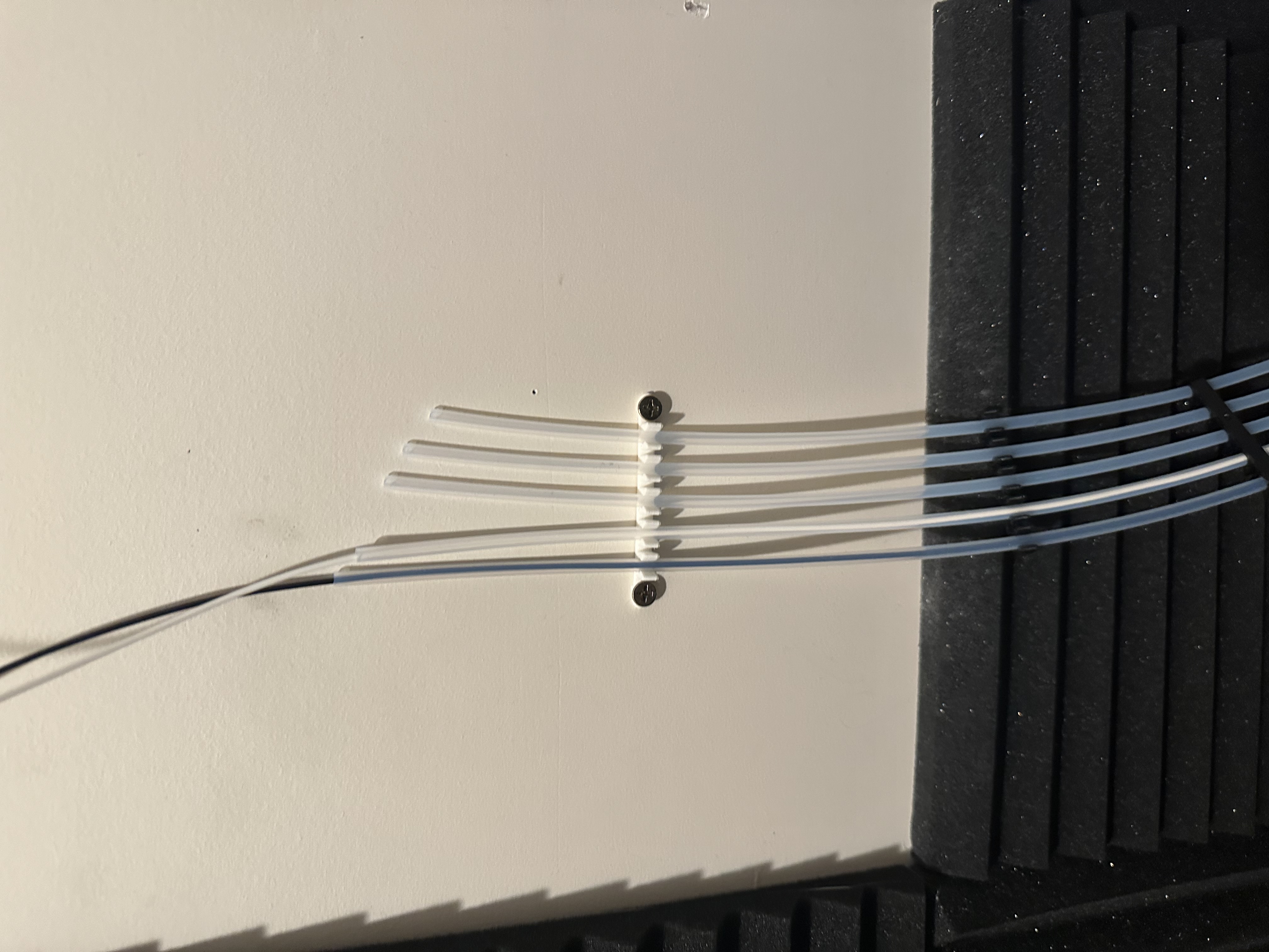 Wall mountable MMU3 PTFE tube holder