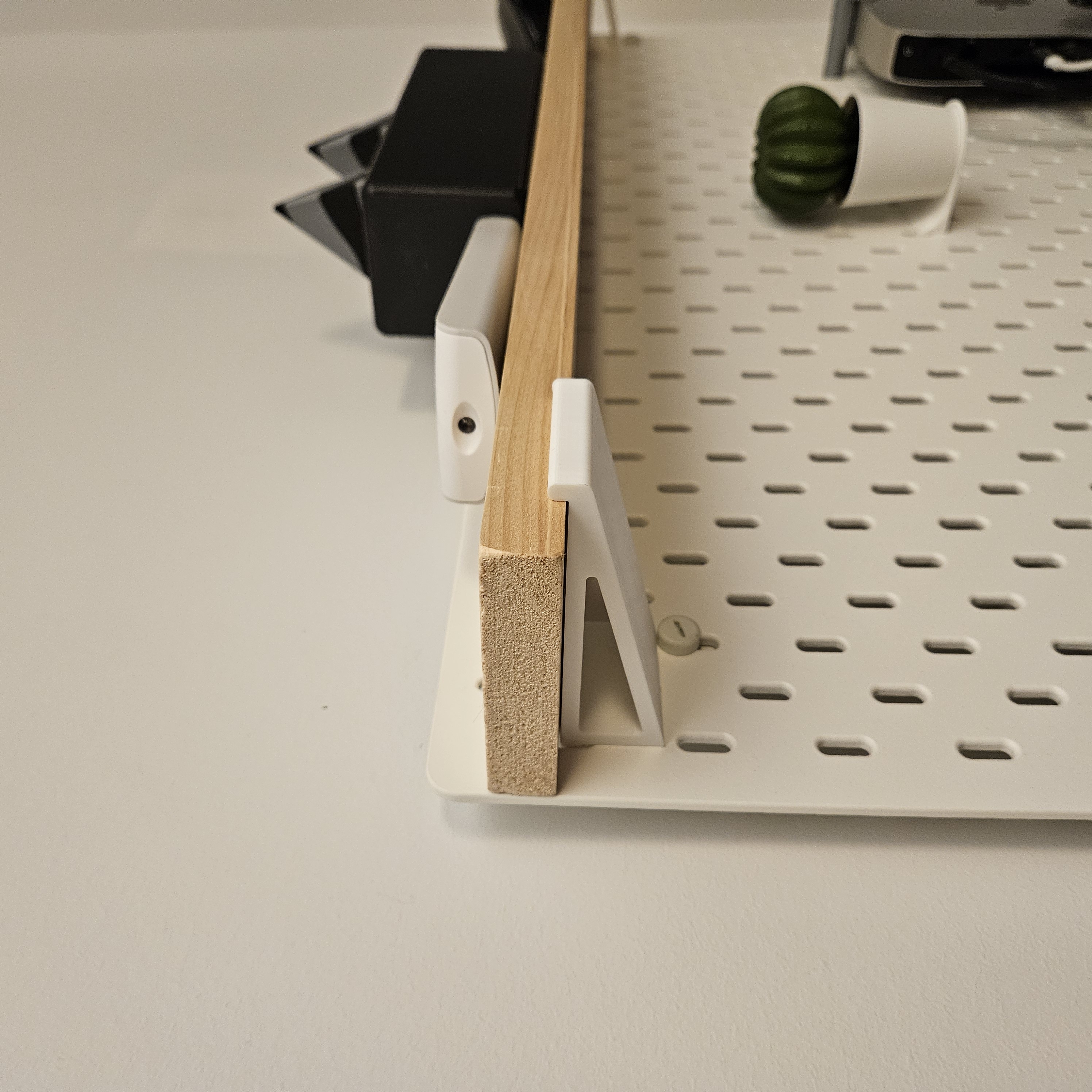 Skadis 1x4 shelf bracket