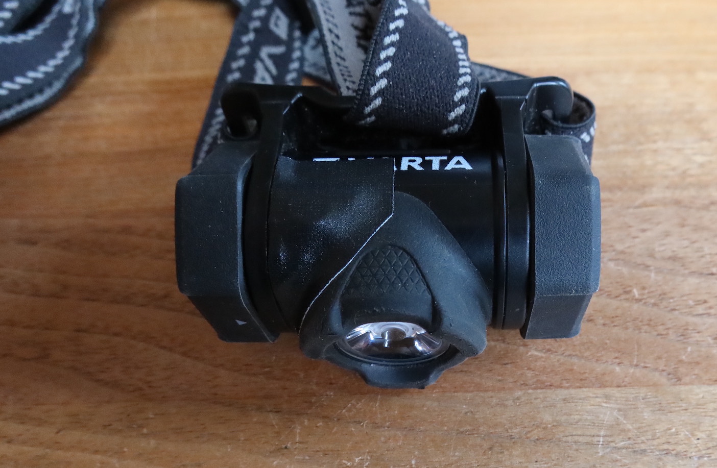 Varta Stirnlampe 17720: Reparatur des Ein-/Ausschalters