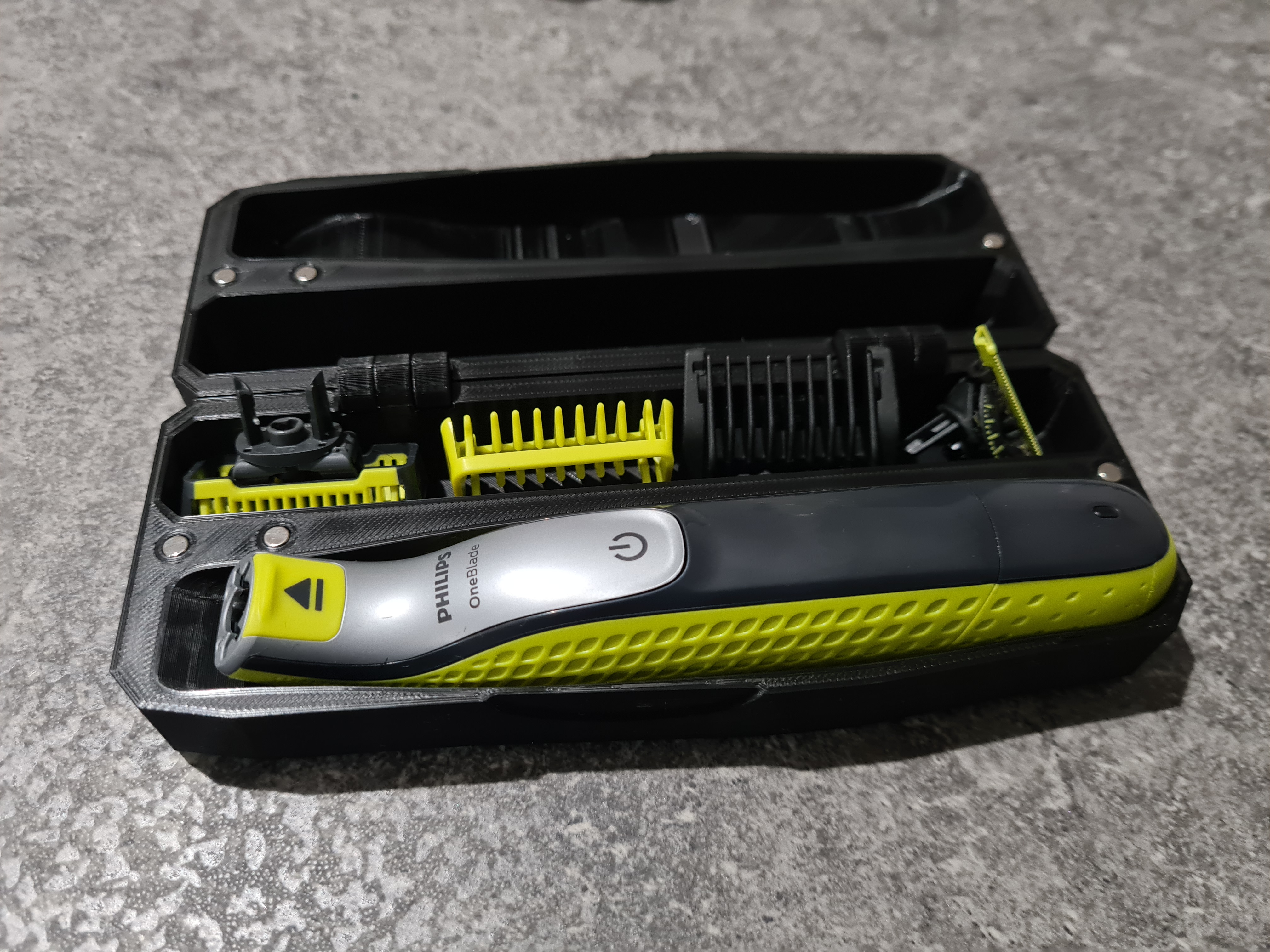 Philips OneBlade Travel case with 4x3 magnets