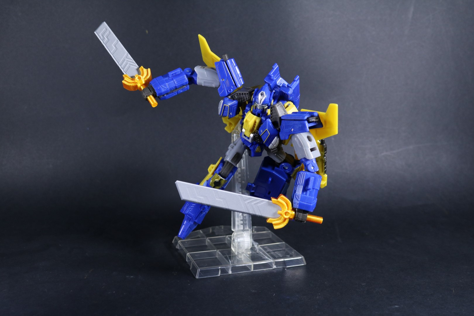 Dual Blades for Studio Series Transformers One Sentinel Prime — miniatura 7