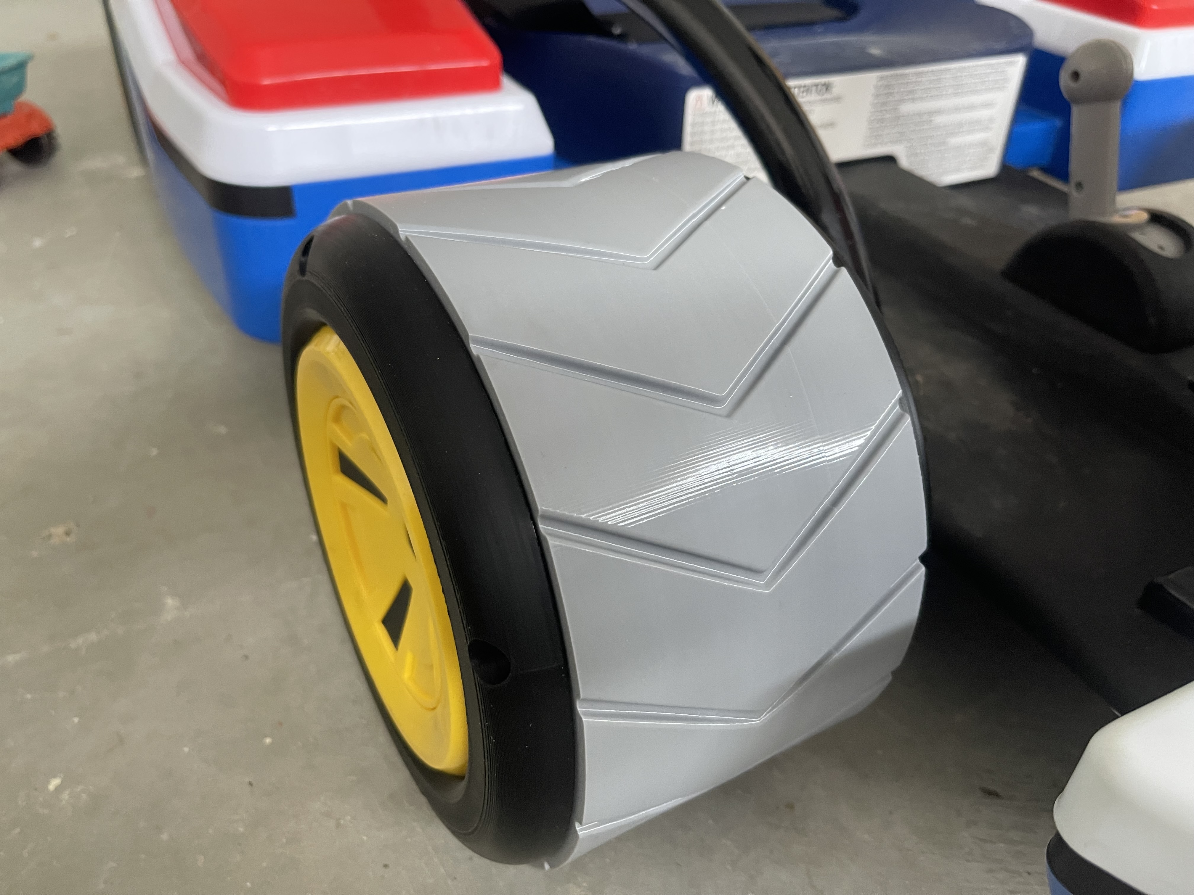 Super Mario Kart Deluxe Kids Ride On 24V - Front and Rear Wheels