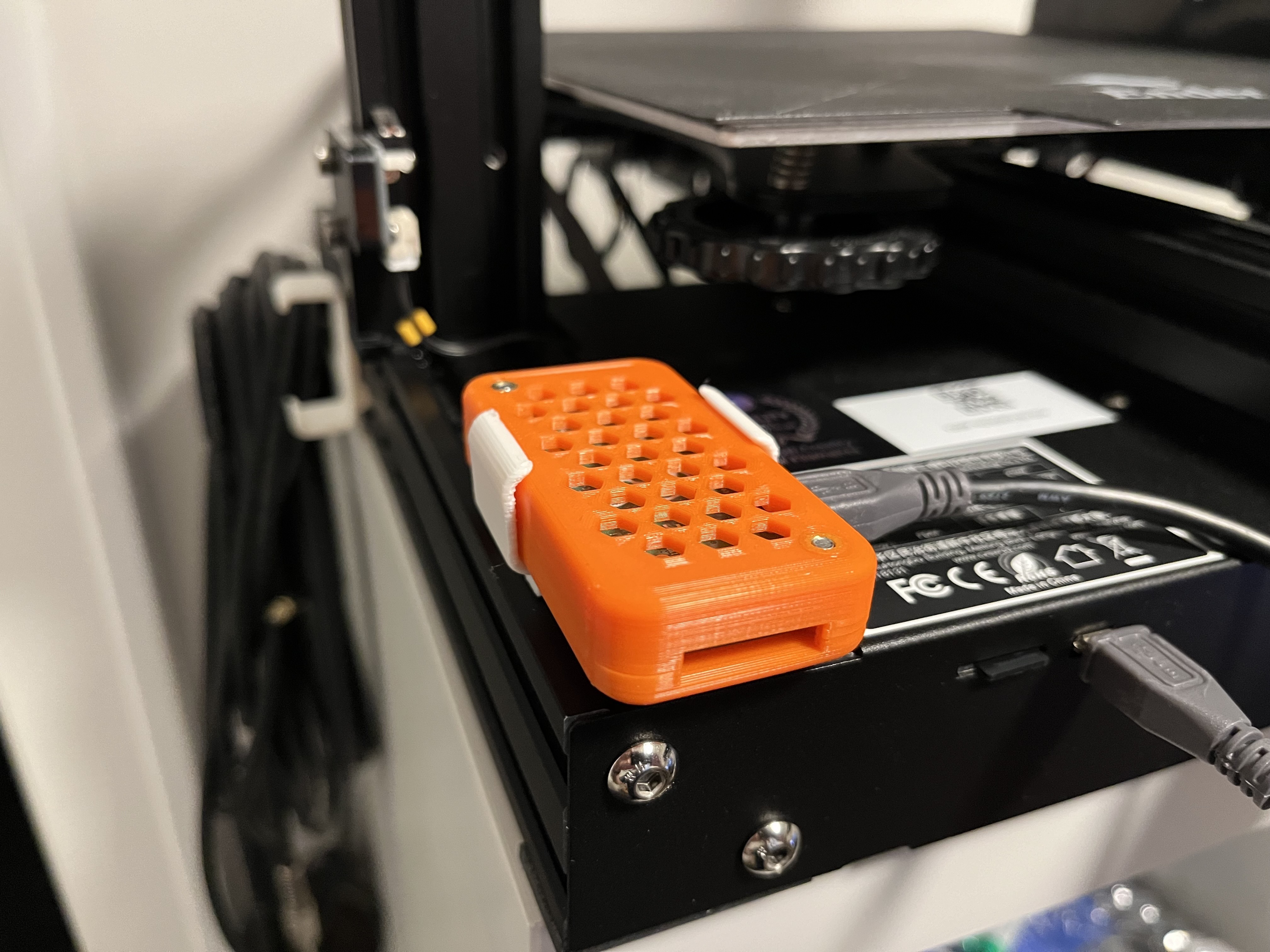 Miniatura 4 do modelo 3D PI Zero Enclosure Brackets