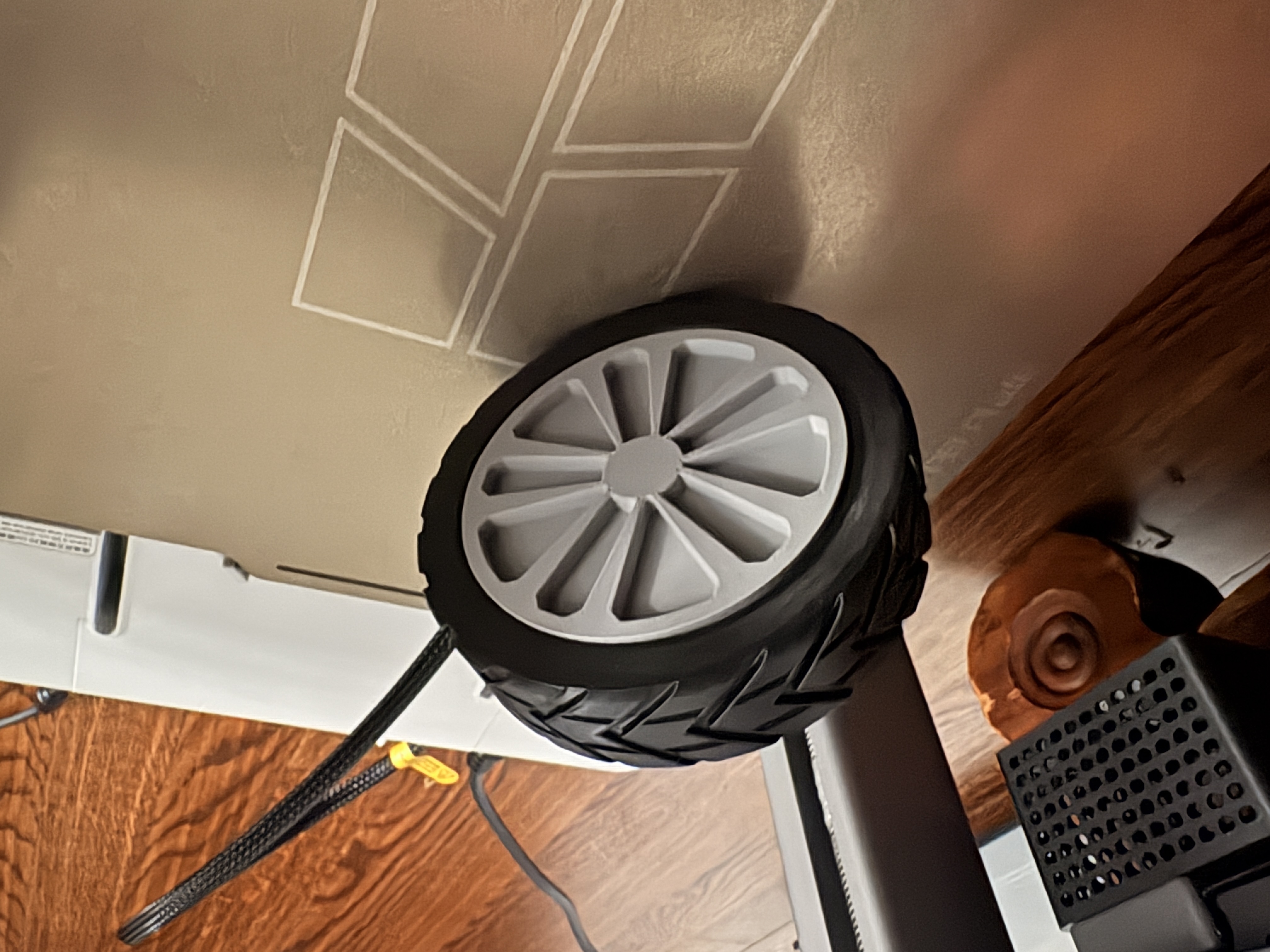 Spinning Clicky Tire Fidget