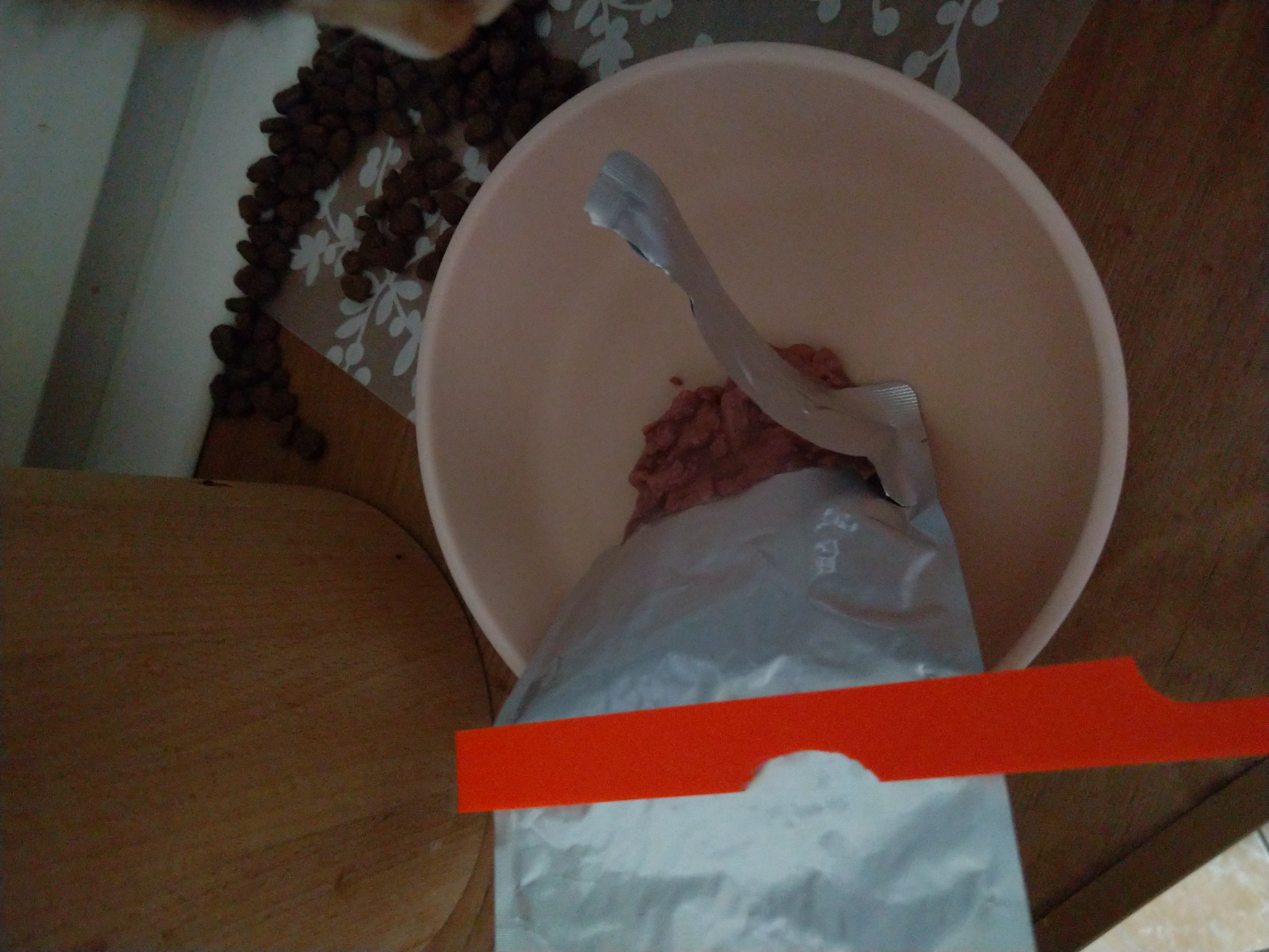 Cat Food Wet Pouch Squeezer
