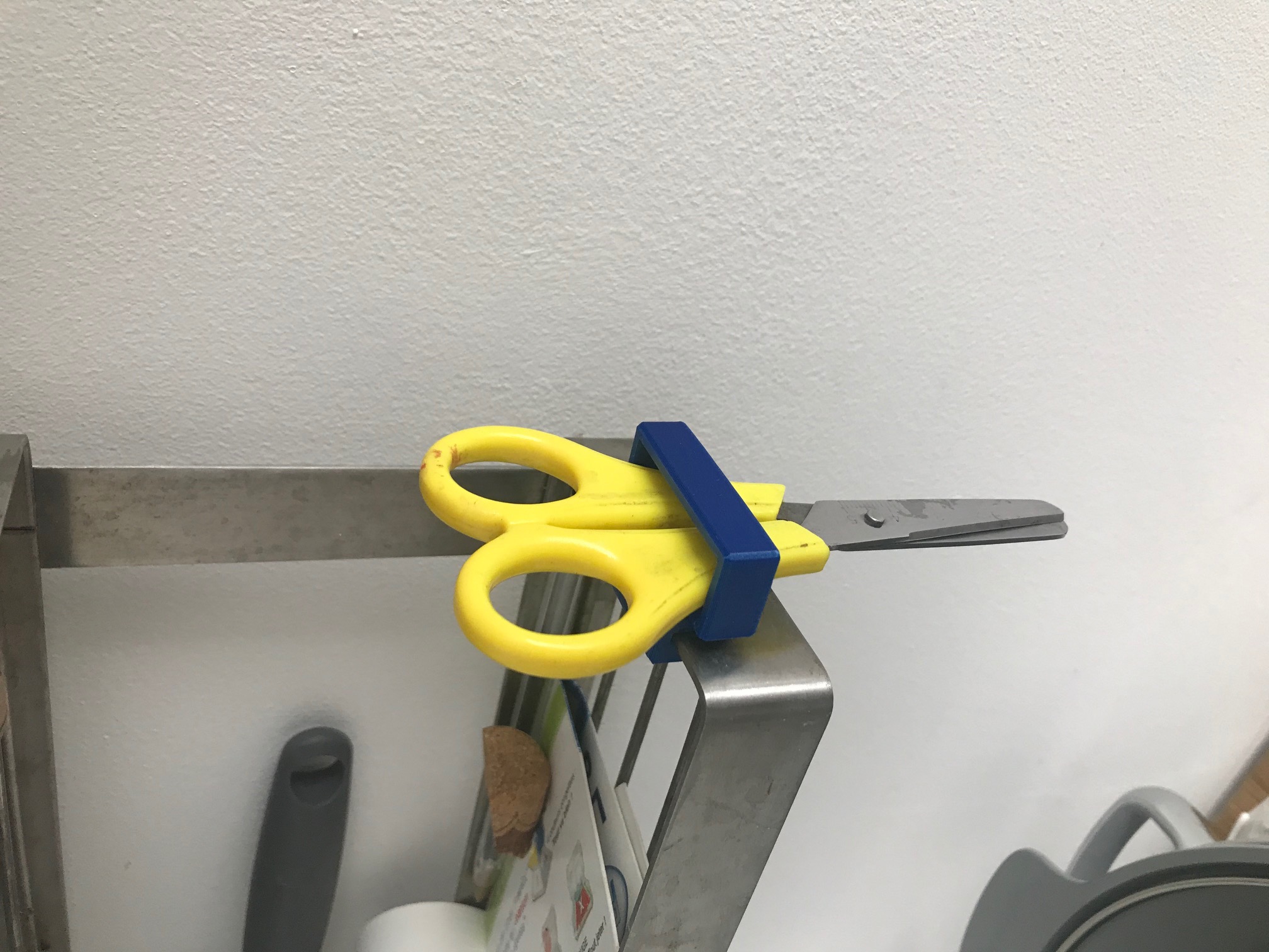 scissor holder with 2mm slotted base