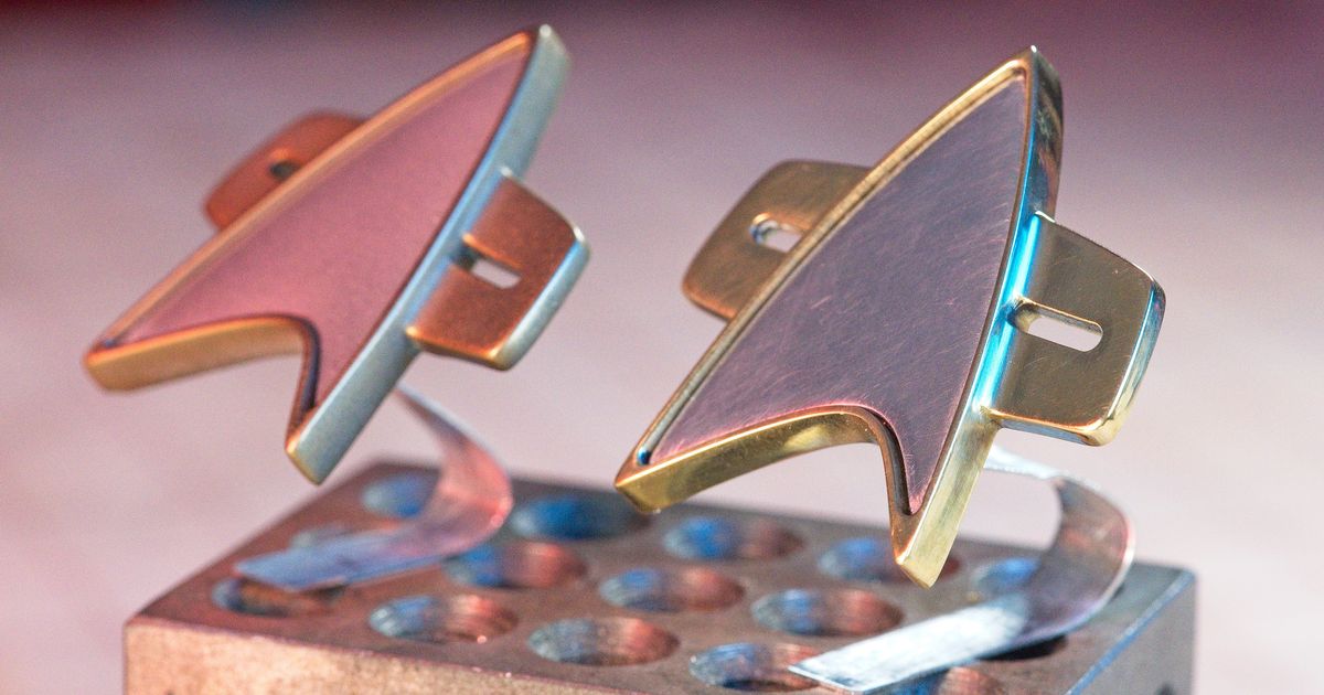 DS9/Voyager Combadge - Star Trek by GizmoThrill | Download free STL ...
