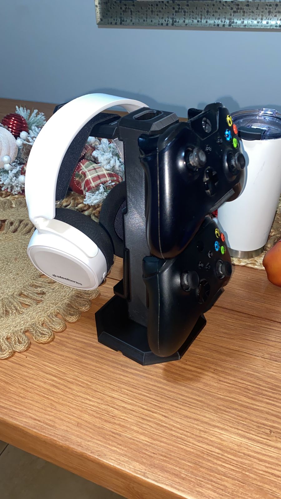 Miniatura 6 do modelo 3D Controller and headset holder