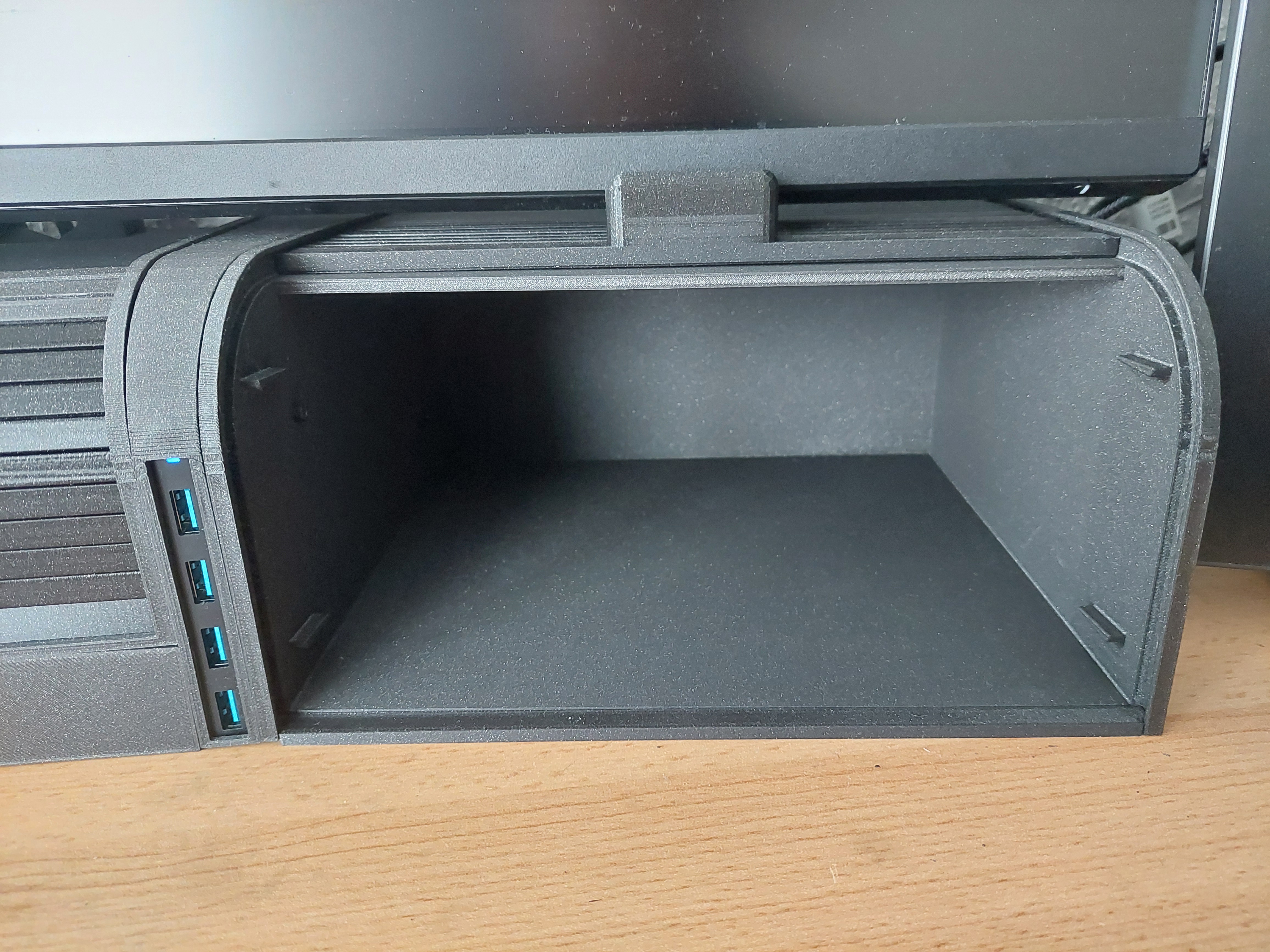 Miniatura 3 do modelo 3D roller shutter and shelves