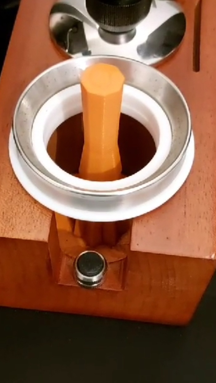 Adapter for tamping station to fit a WDT tool and funnel - 58 mm