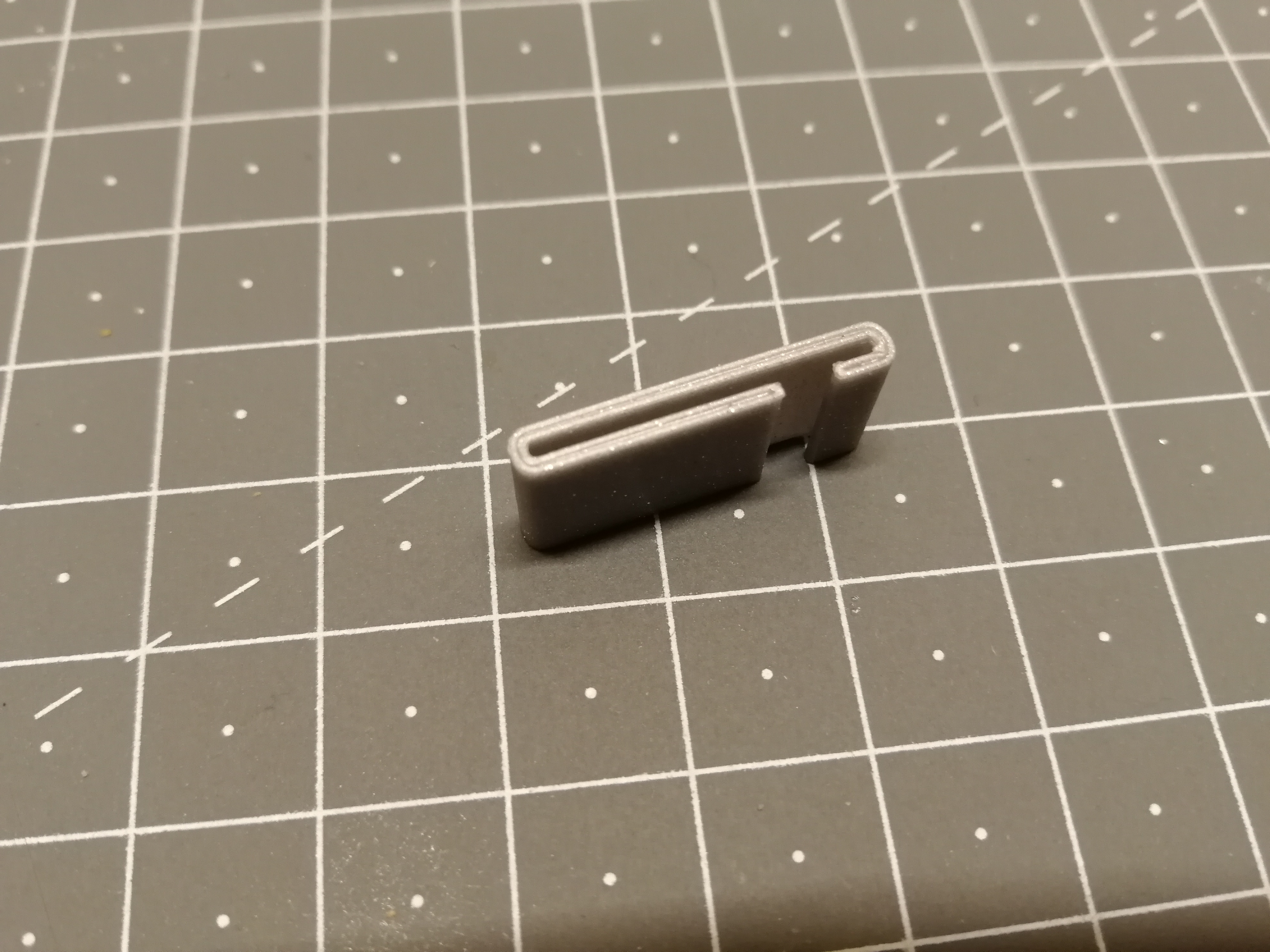 Miniatura 4 do modelo 3D Tiny Raspberry Pi Camera Ribbon Cable Clip