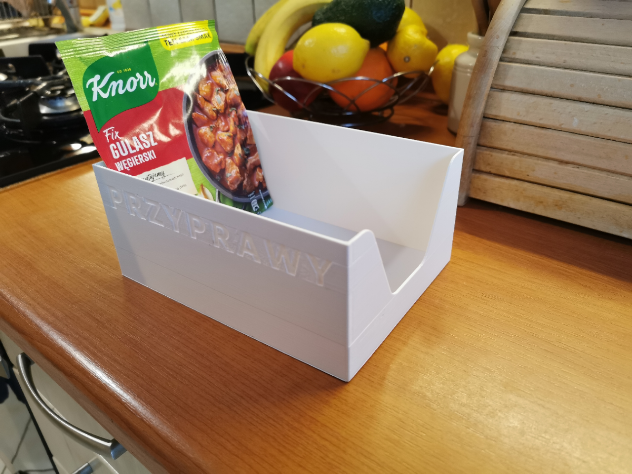 Pudełko na przyprawy z napisem. Spices box with inscription. English and Polish version