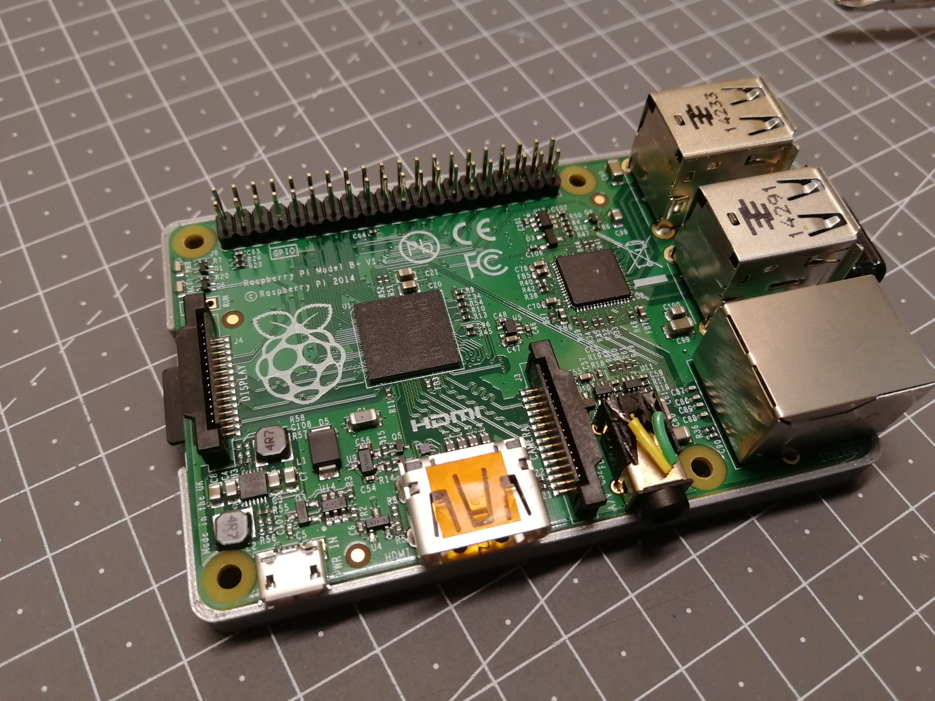 Miniatura 3 do modelo 3D Simple Raspberry Pi Mount (press-fit)