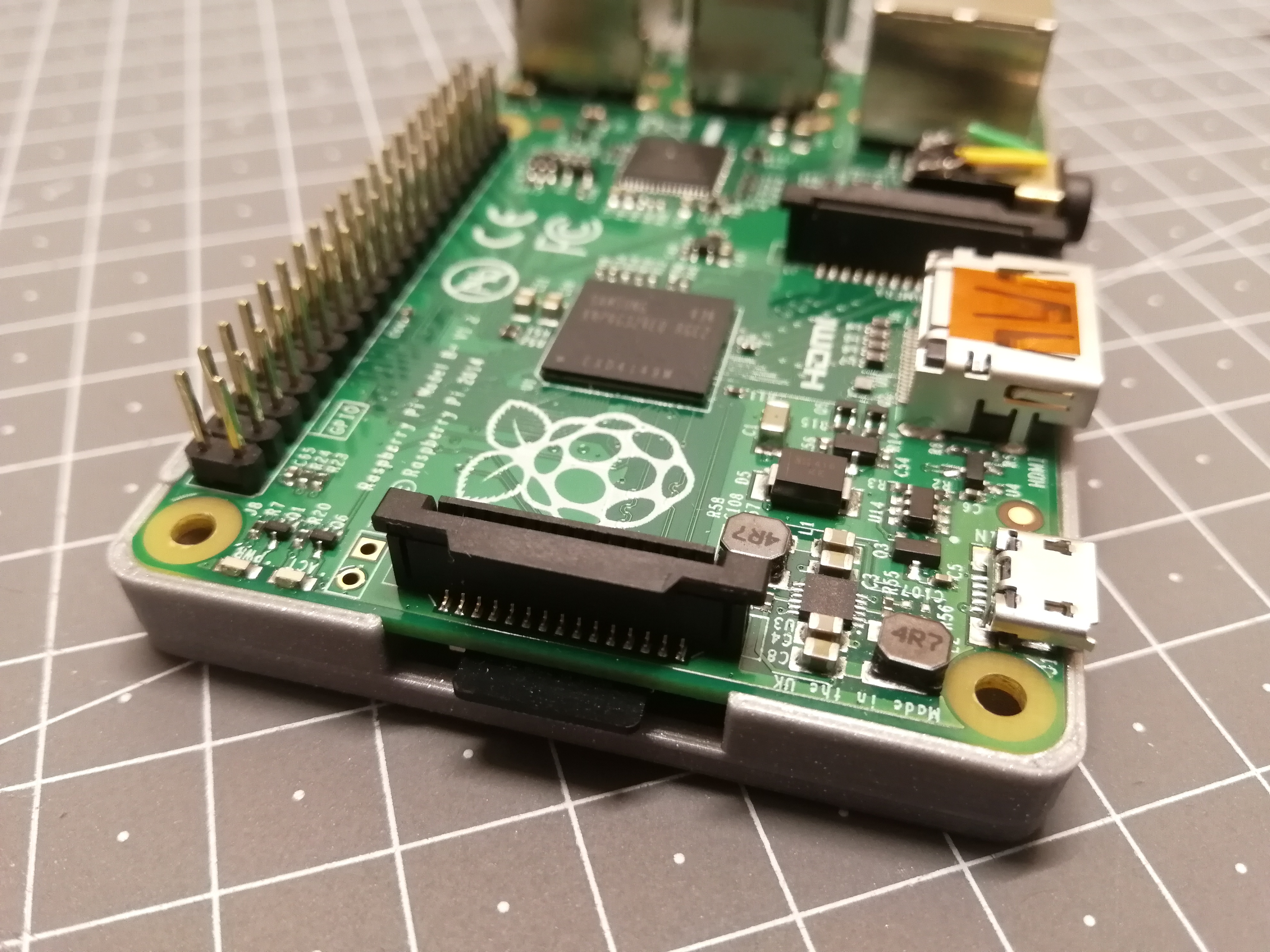 Miniatura 4 do modelo 3D Simple Raspberry Pi Mount (press-fit)