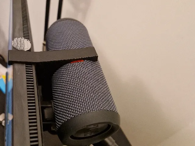JBL Flip Essentials monitor stand