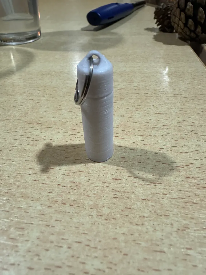 Salt shaker for keyring by karepso | Download free STL model | Printables.com
