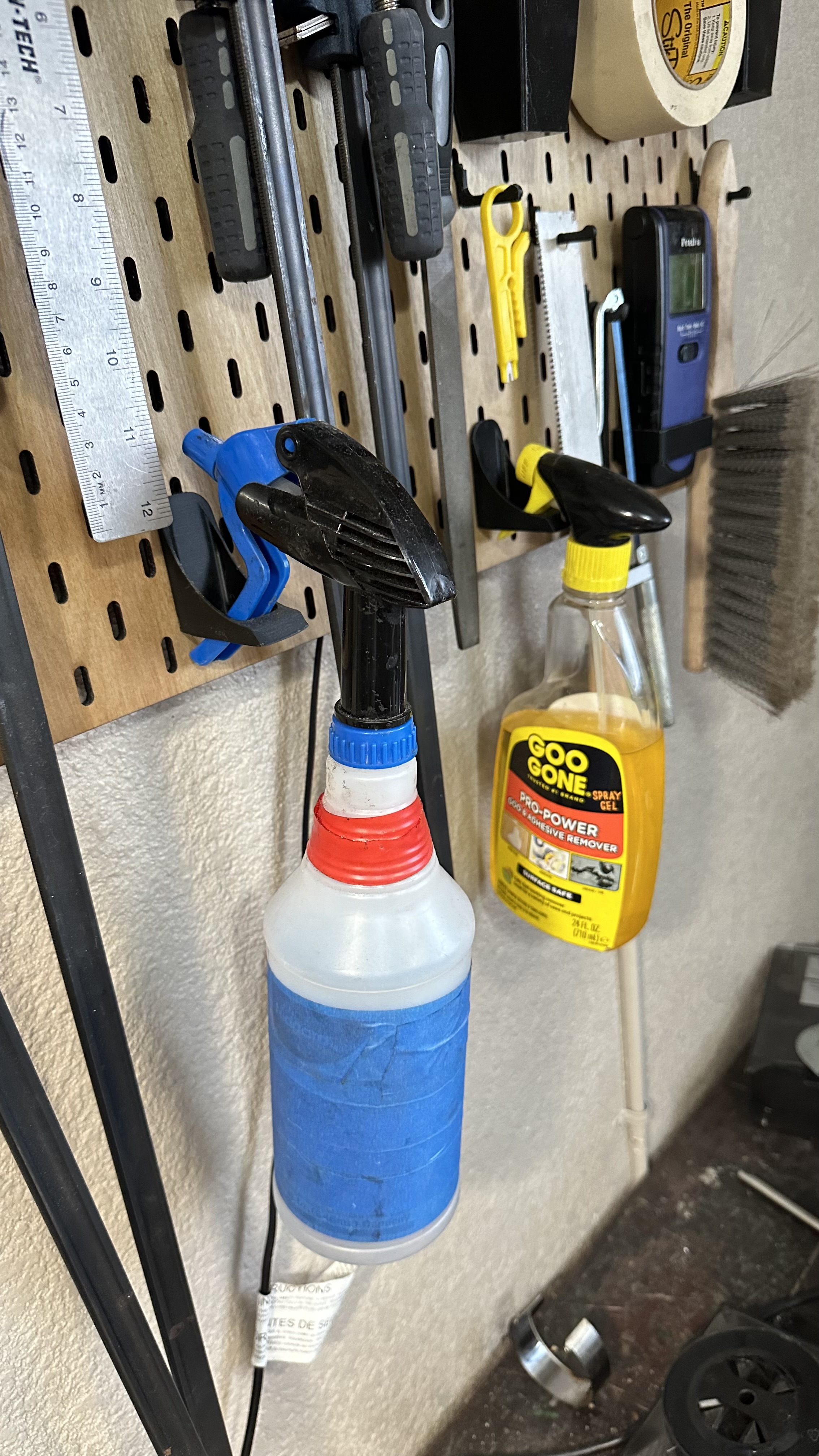 spray skadis holder