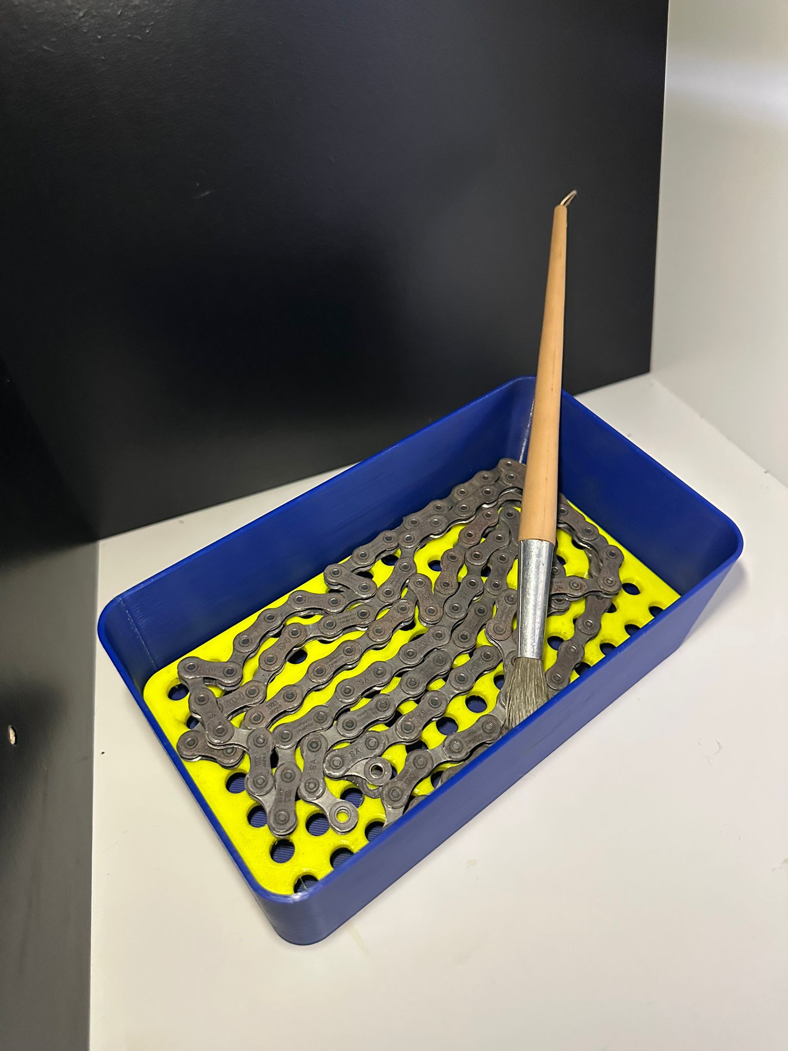 CLEANING CONTAINER