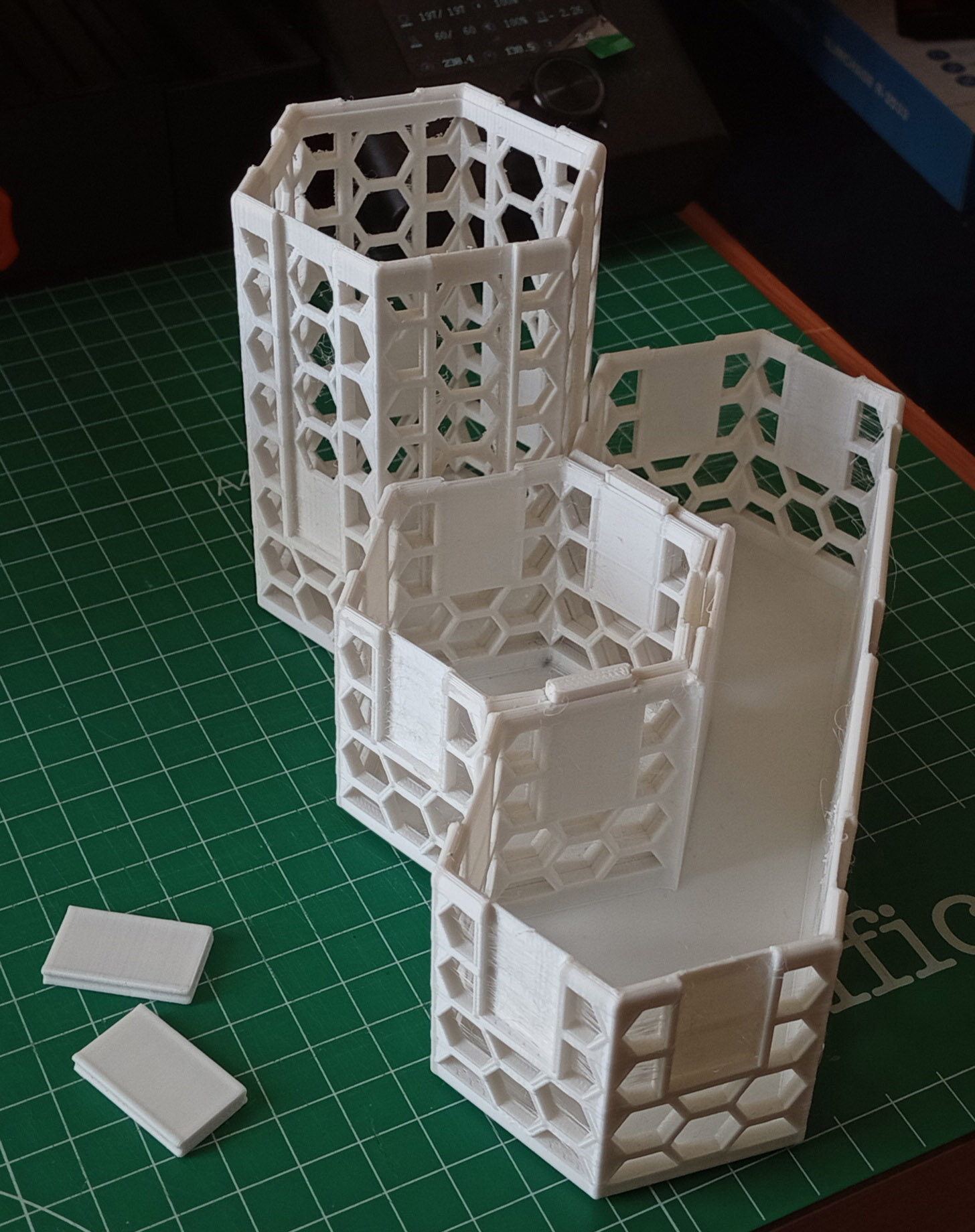 Miniatura 3 do modelo 3D Another HexaBox (tall box)