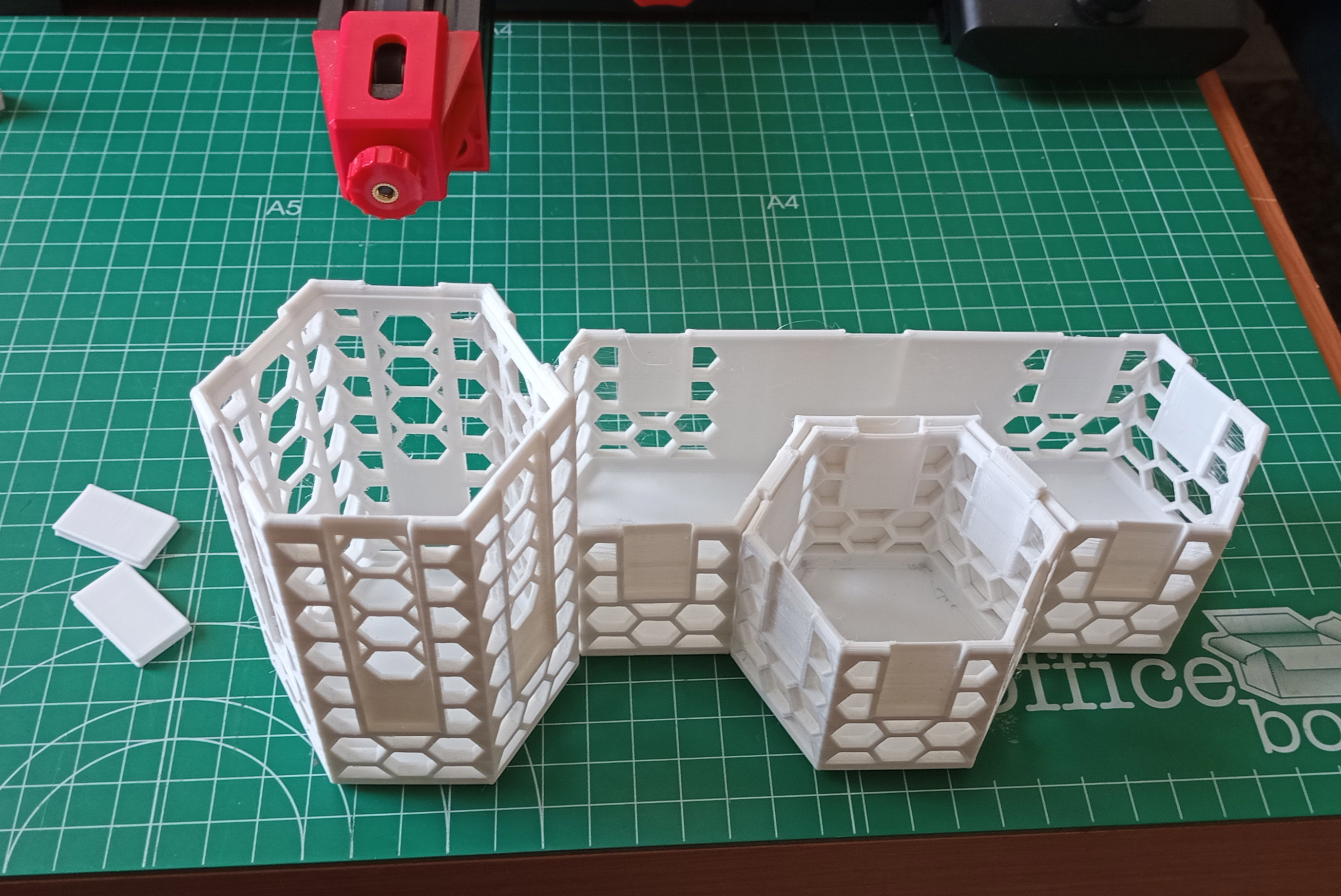 Another HexaBox  (box with insert)