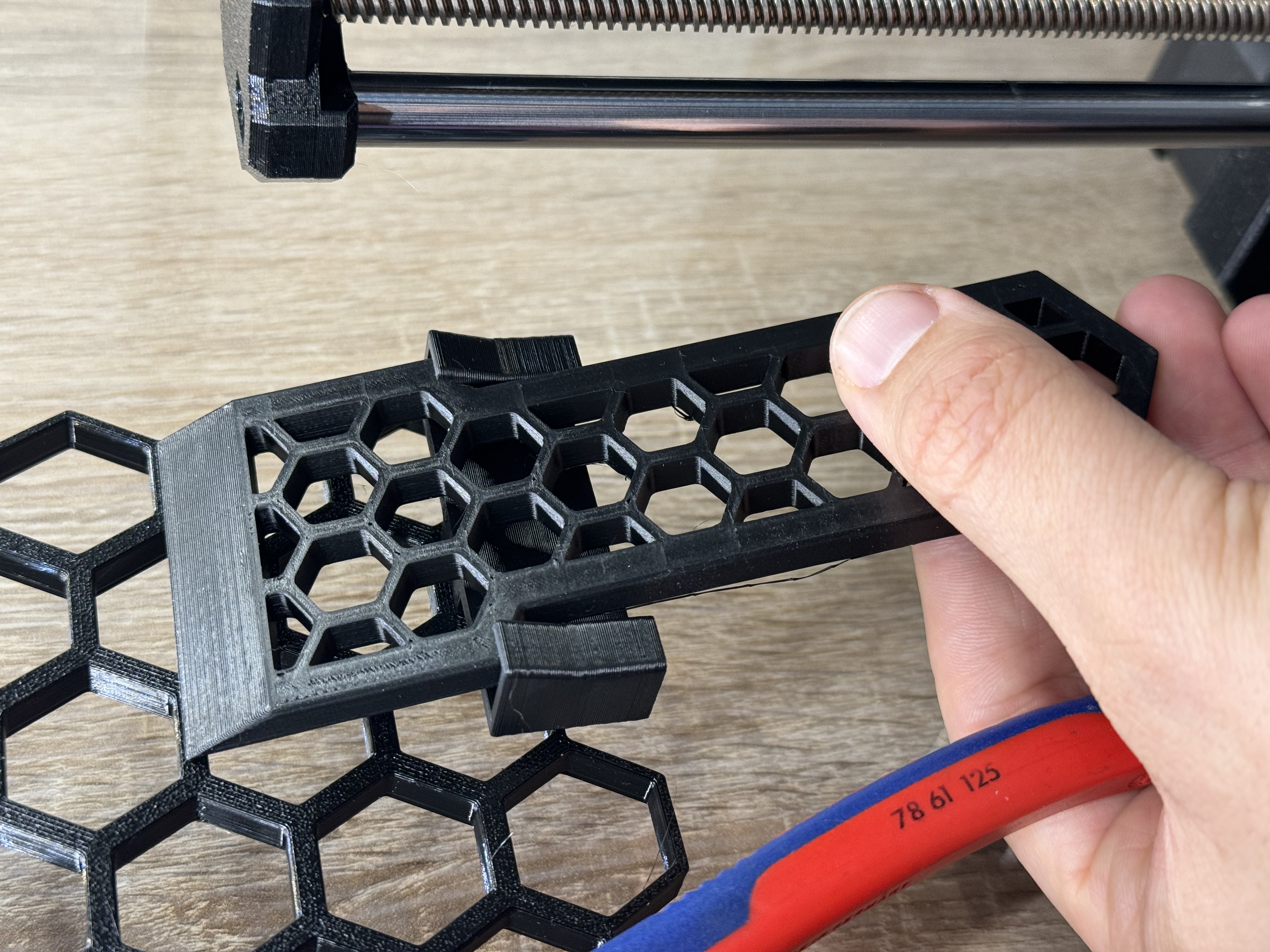 HoneyComb Wall  - Slide in scraper holder HSW