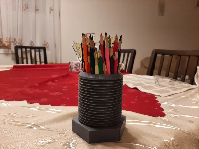 Screw cup
