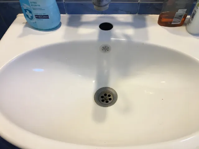 Bathroom sink plug