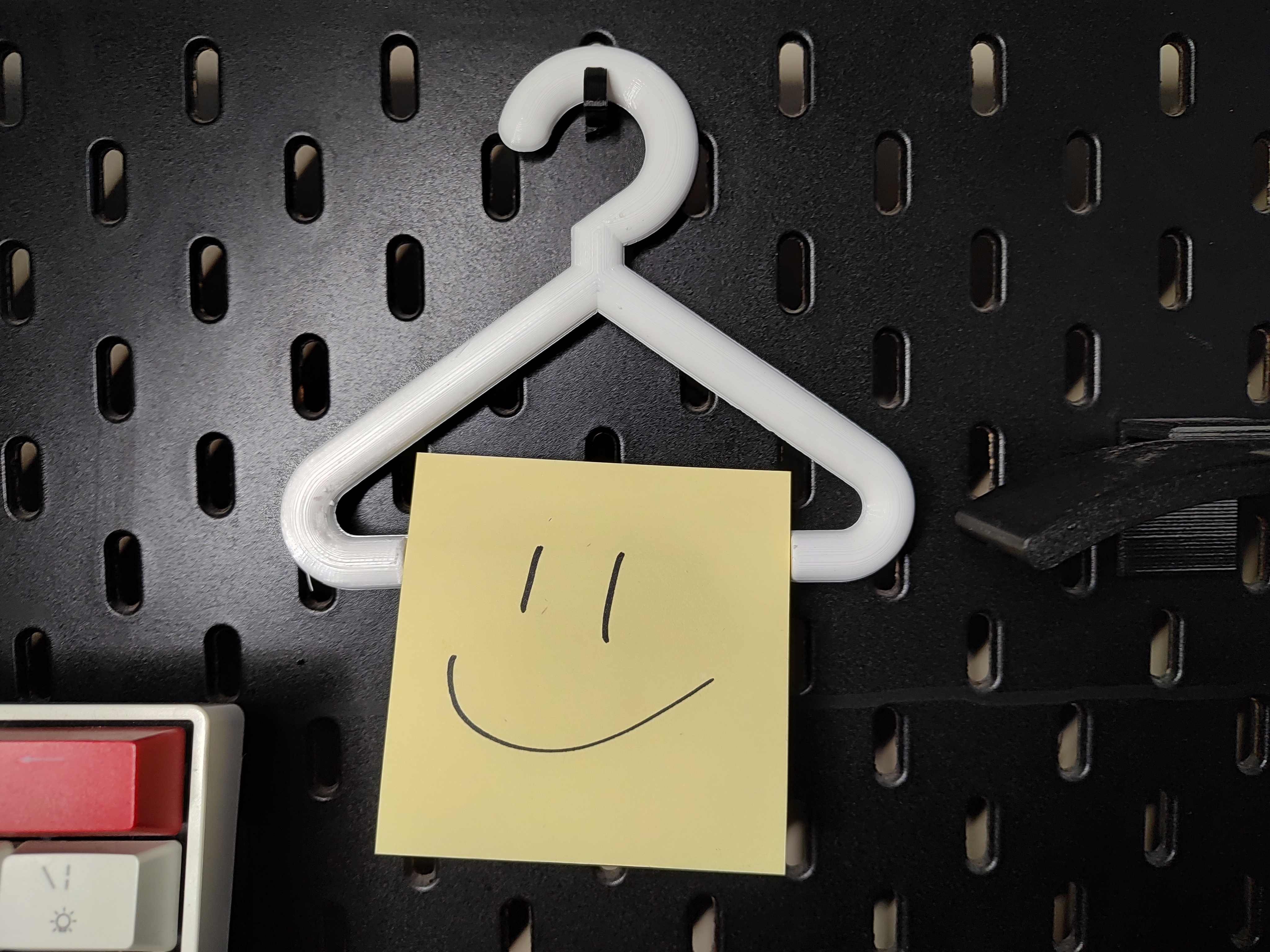 Sticky notes hanger