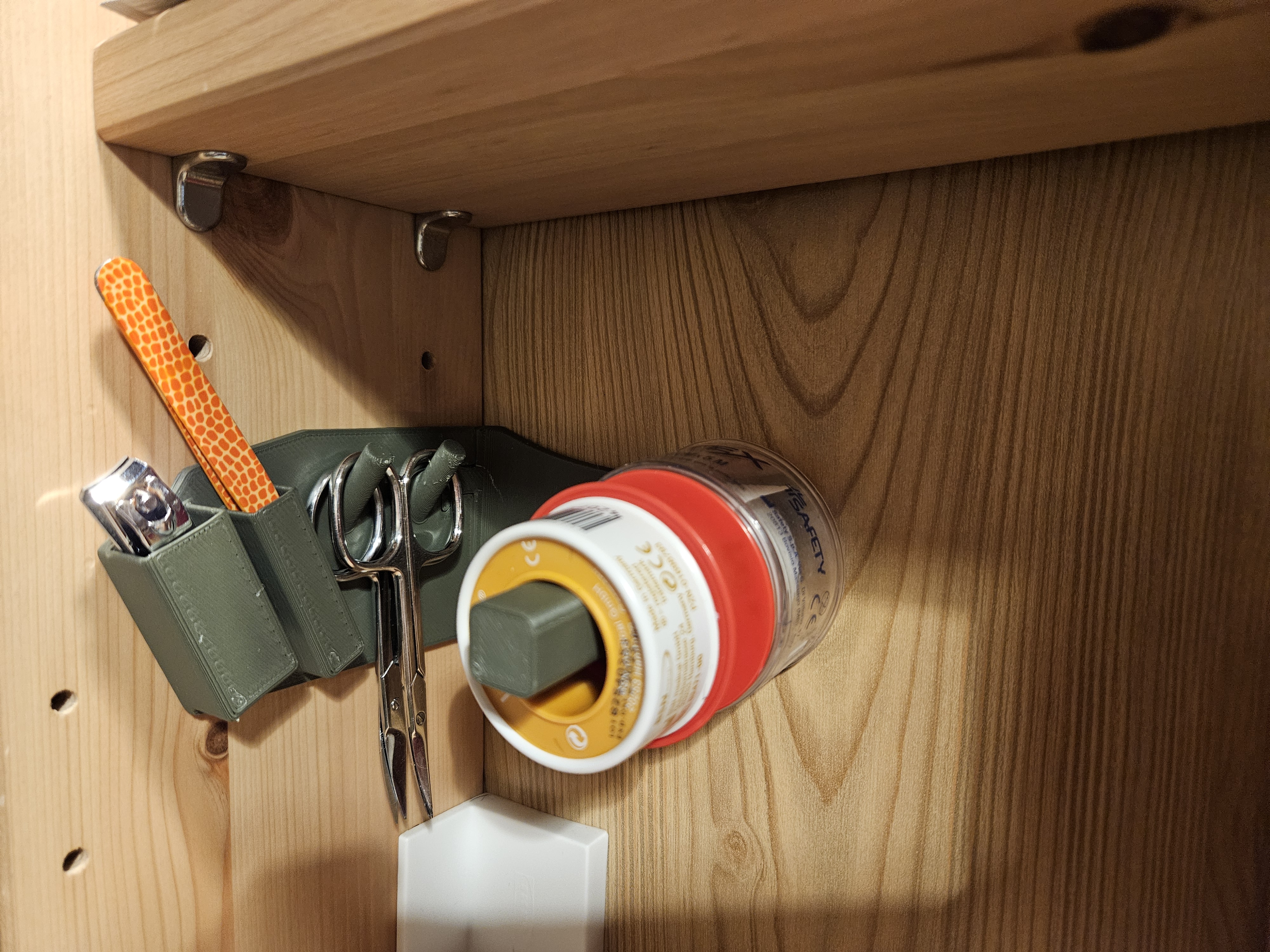Bathroom cabinet organizer